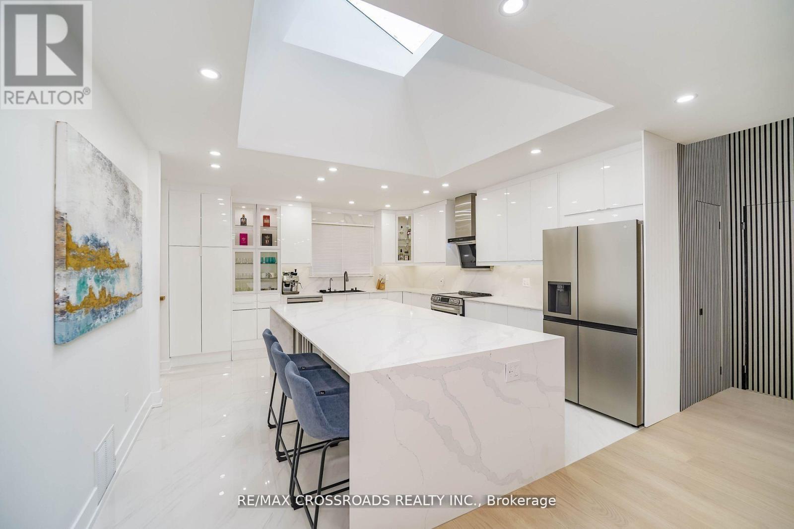 7118 Yonge Street, Innisfil, Ontario  L9S 4P3 - Photo 18 - N12614418