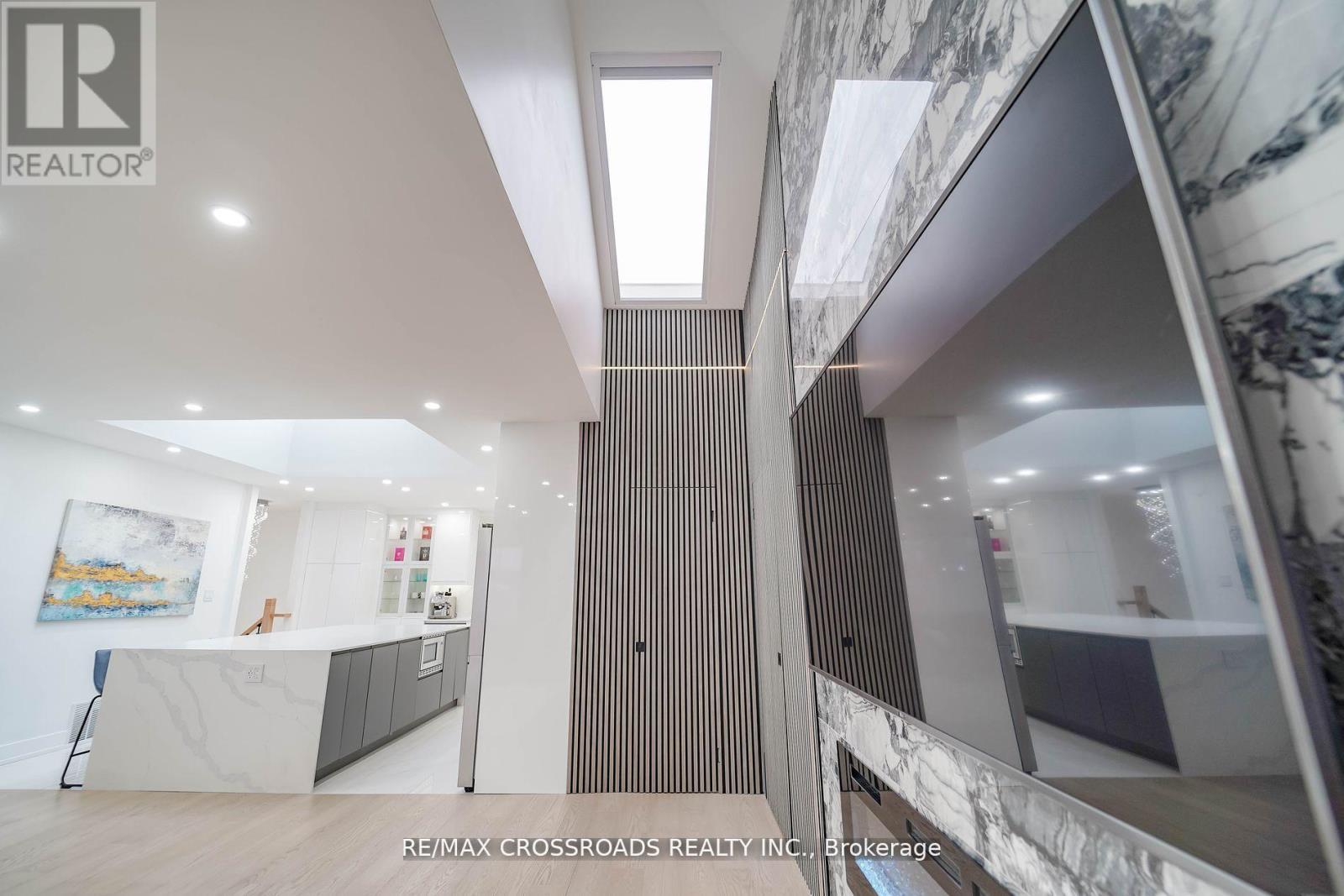 7118 Yonge Street, Innisfil, Ontario  L9S 4P3 - Photo 6 - N12614418