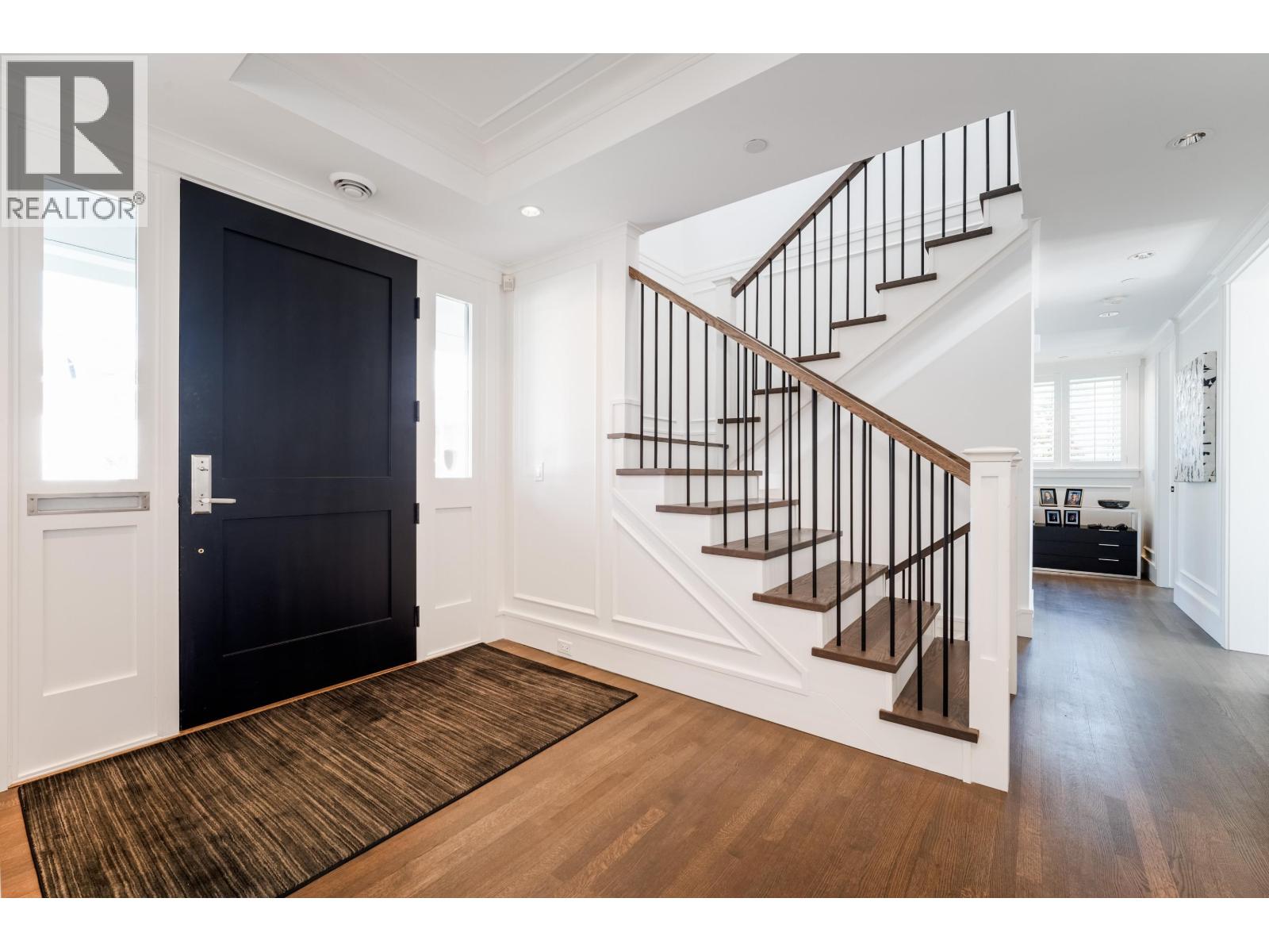 2040 W 58th Avenue, Vancouver, British Columbia  V6P 1X4 - Photo 2 - R3062288