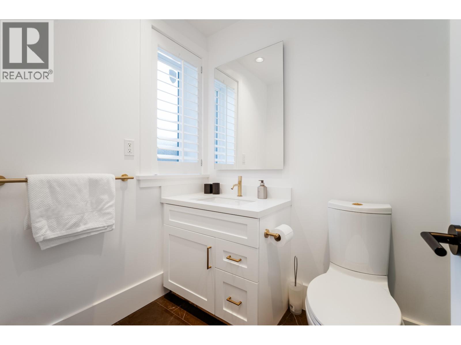 2040 W 58th Avenue, Vancouver, British Columbia  V6P 1X4 - Photo 32 - R3062288