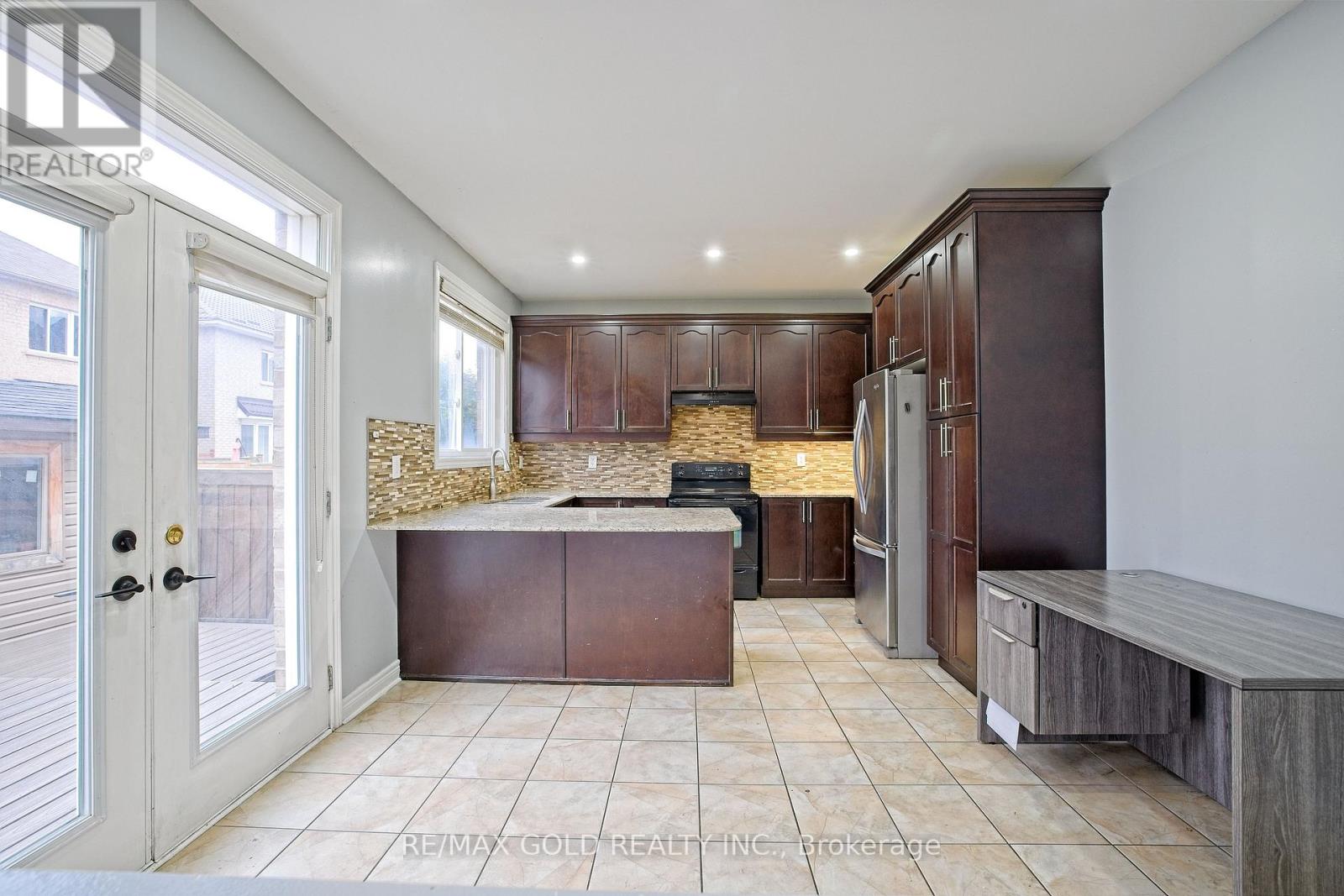 35 Abitibi Lake Drive, Brampton, Ontario  L6R 0Y3 - Photo 12 - W12614384