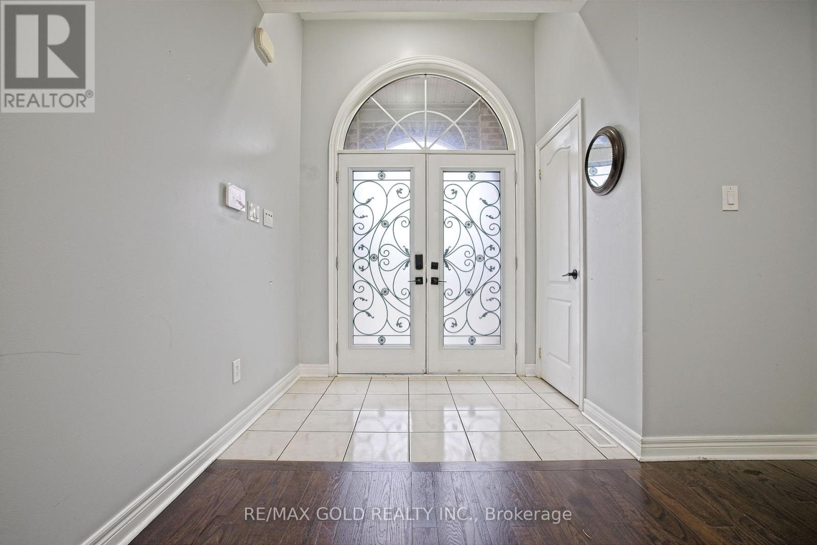 35 Abitibi Lake Drive, Brampton, Ontario  L6R 0Y3 - Photo 5 - W12614384