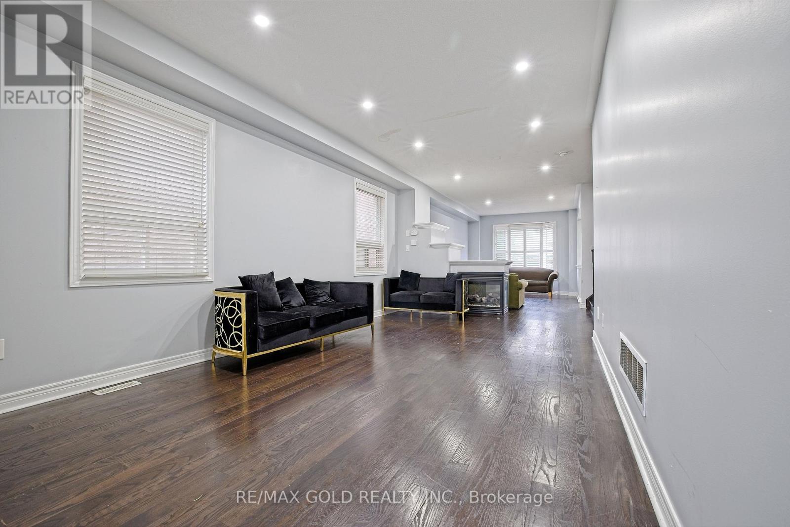 35 Abitibi Lake Drive, Brampton, Ontario  L6R 0Y3 - Photo 6 - W12614384