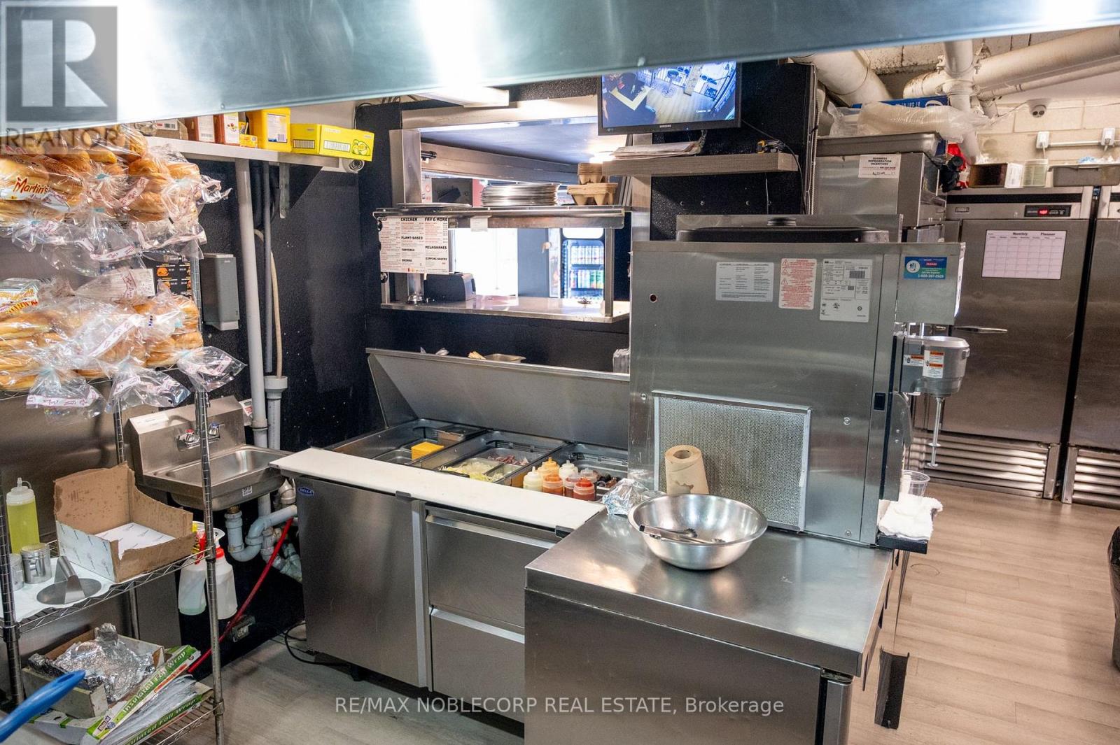 1205 Queen Street W, Toronto, Ontario  M6K 0B9 - Photo 21 - W12614386