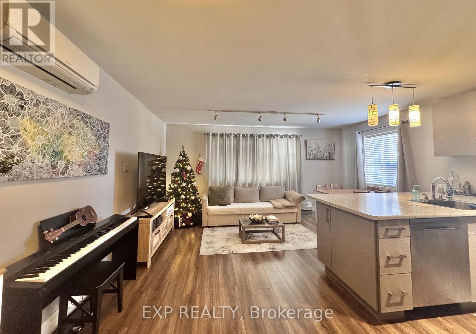 204 - 5 Paisley Boulevard E, Mississauga, Ontario  L6A 1P3 - Photo 3 - W12614390