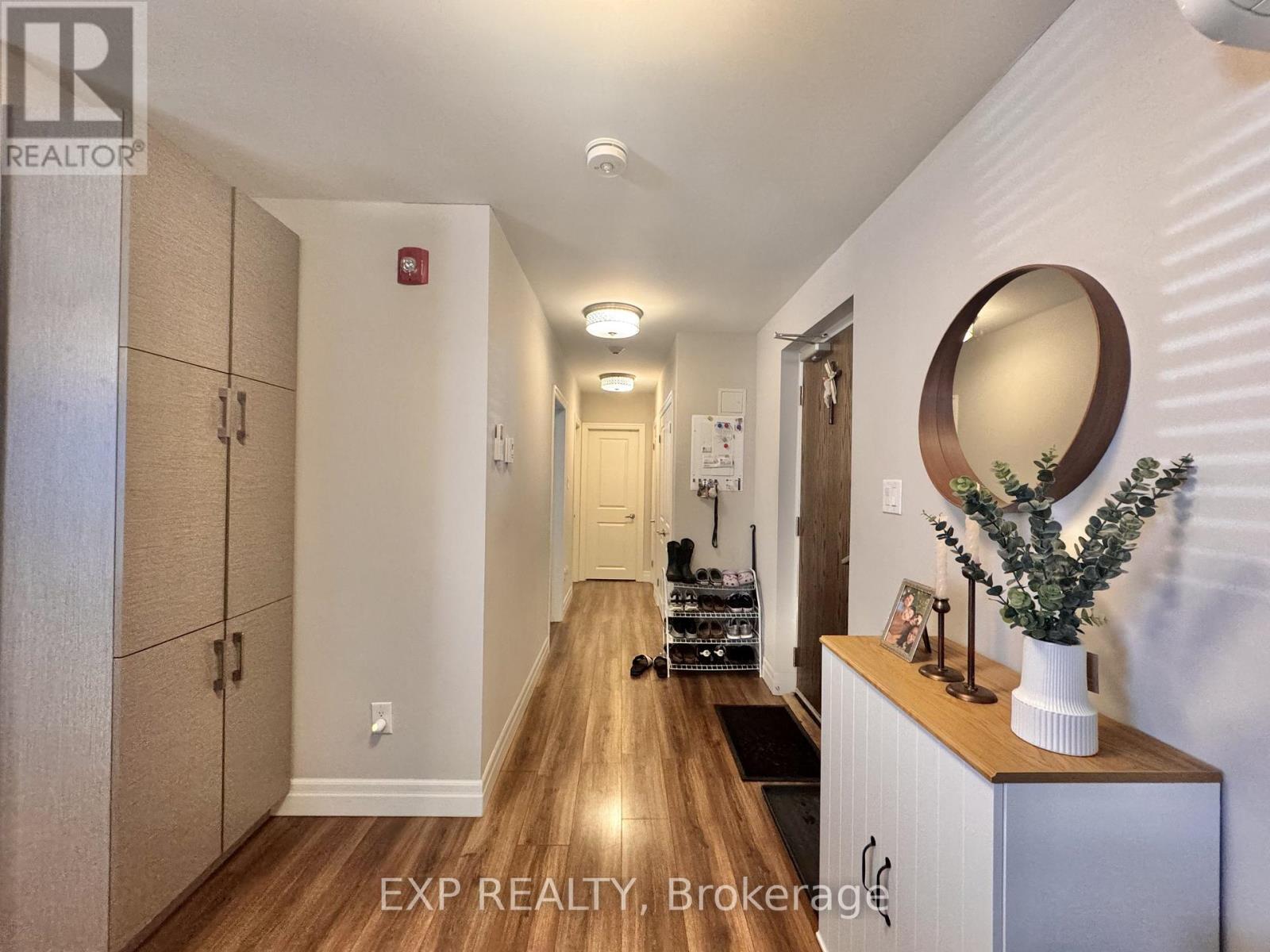 204 - 5 Paisley Boulevard E, Mississauga, Ontario  L6A 1P3 - Photo 8 - W12614390