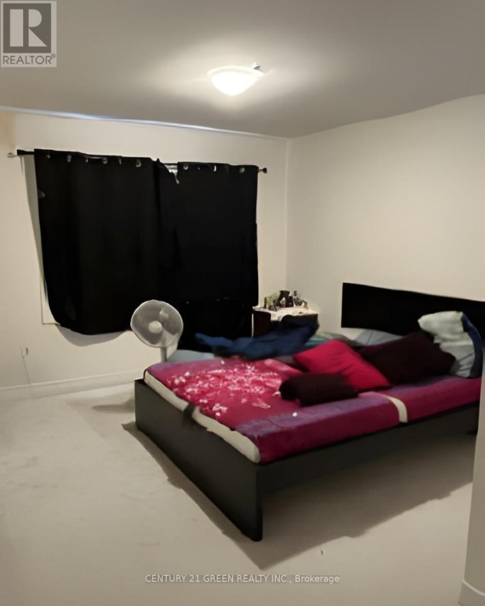 3943 Koenig Road, Burlington, Ontario  L7M 0Z8 - Photo 3 - W12614392