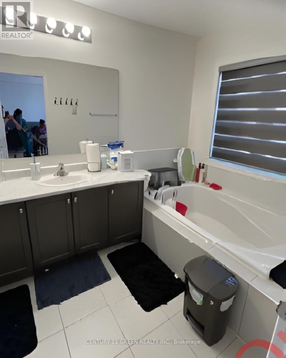 3943 Koenig Road, Burlington, Ontario  L7M 0Z8 - Photo 8 - W12614392