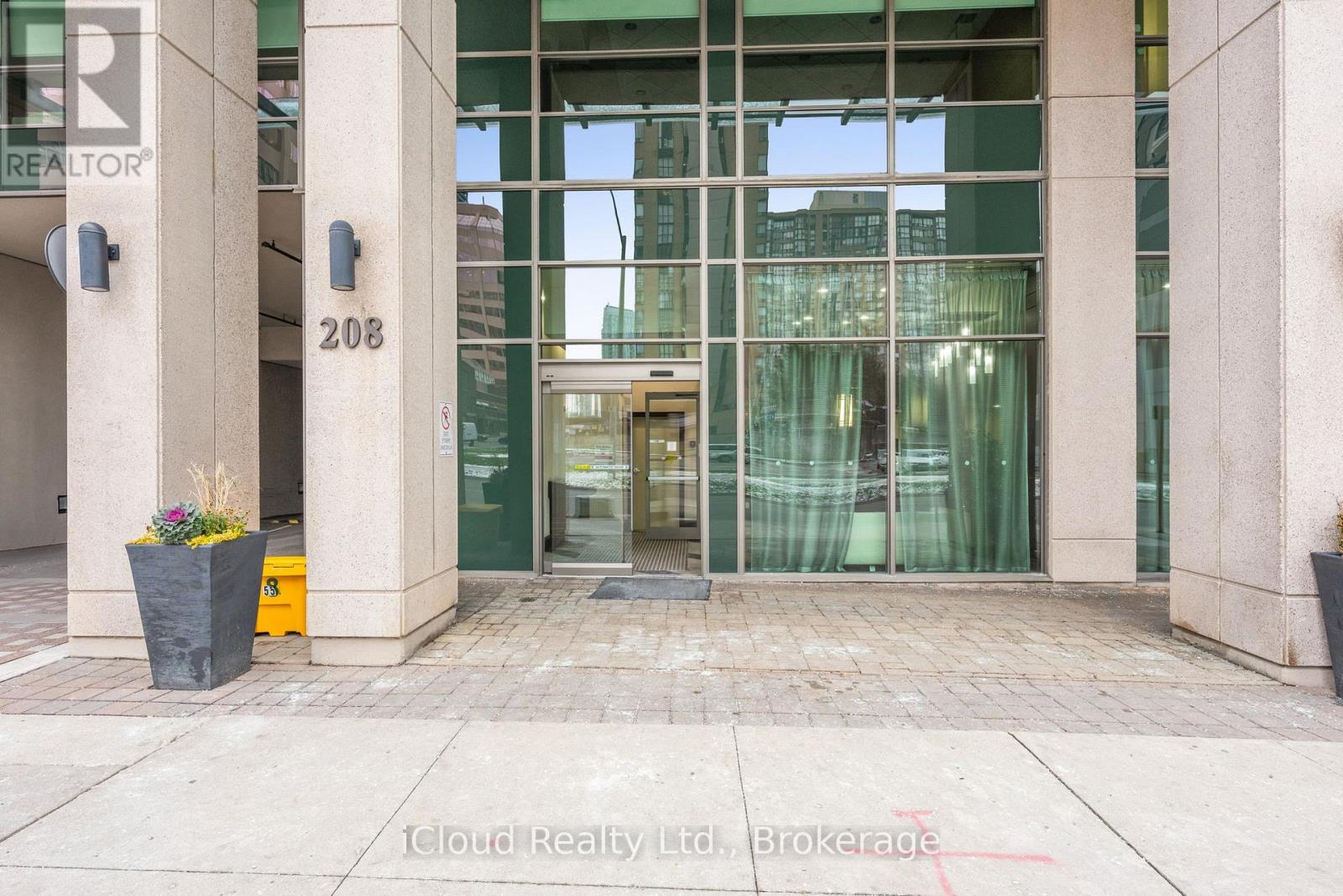 307 - 208 ENFIELD PLACE, Mississauga, Ontario
