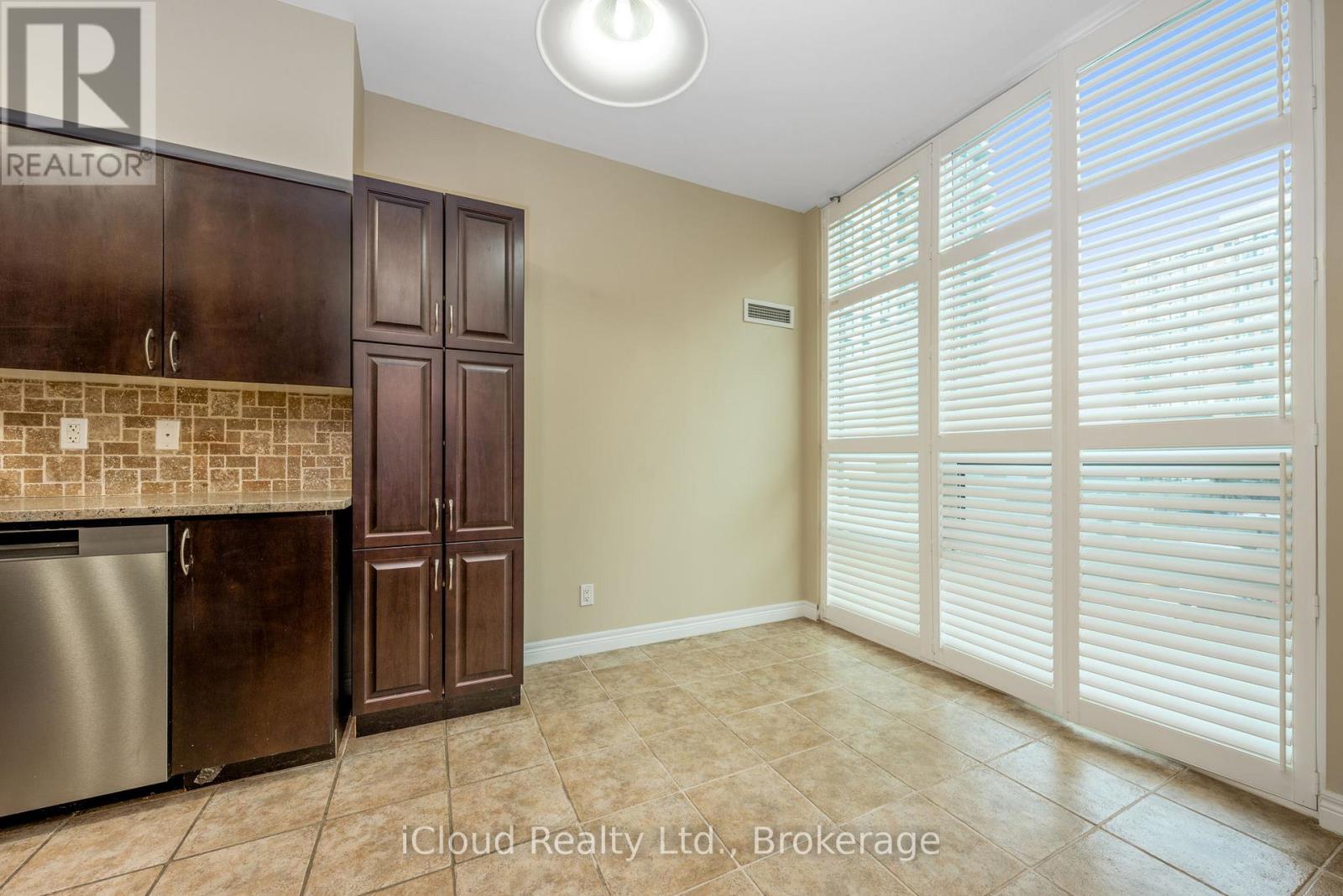 307 - 208 Enfield Place, Mississauga, Ontario  L5B 0G8 - Photo 11 - W12614408