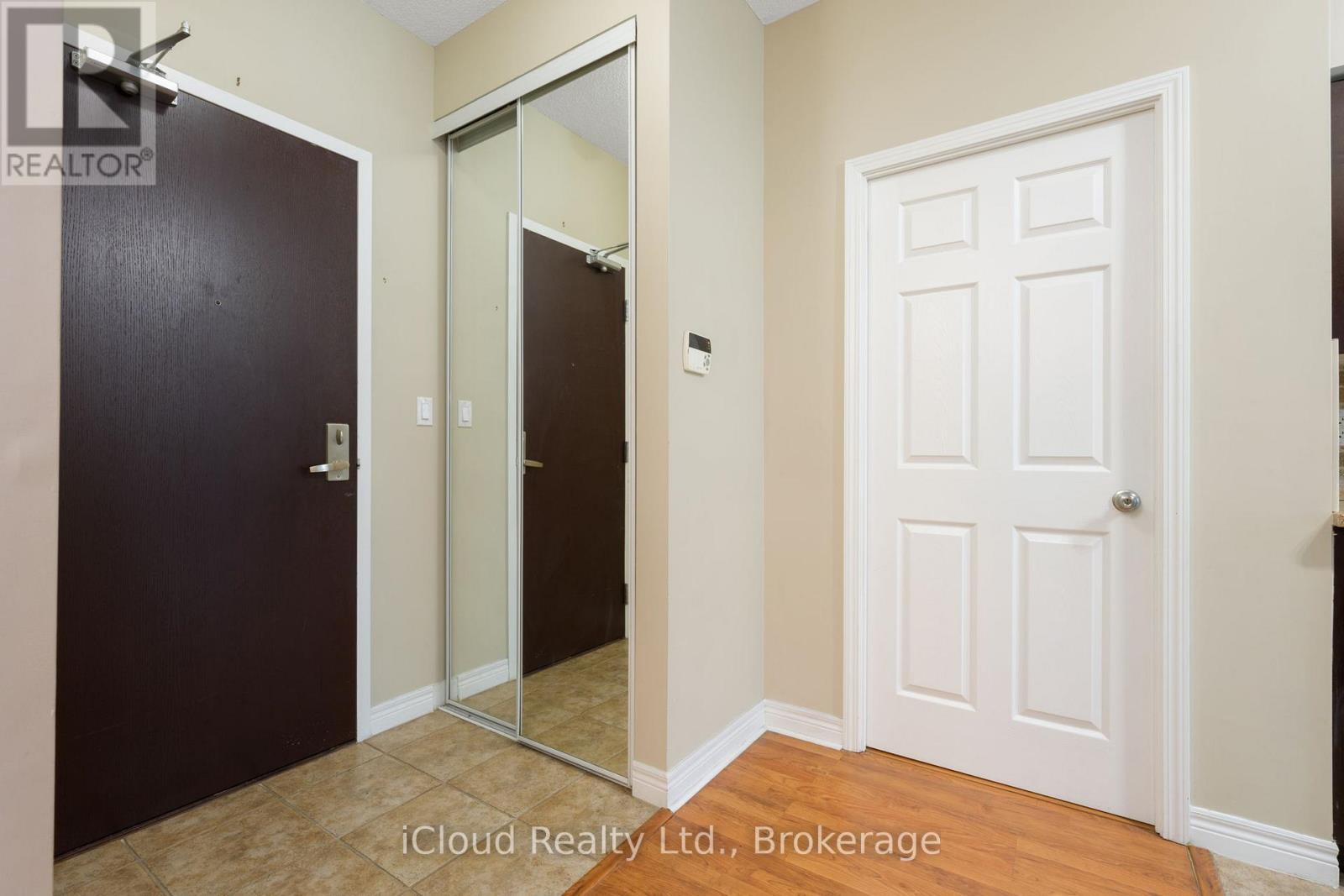 307 - 208 Enfield Place, Mississauga, Ontario  L5B 0G8 - Photo 5 - W12614408