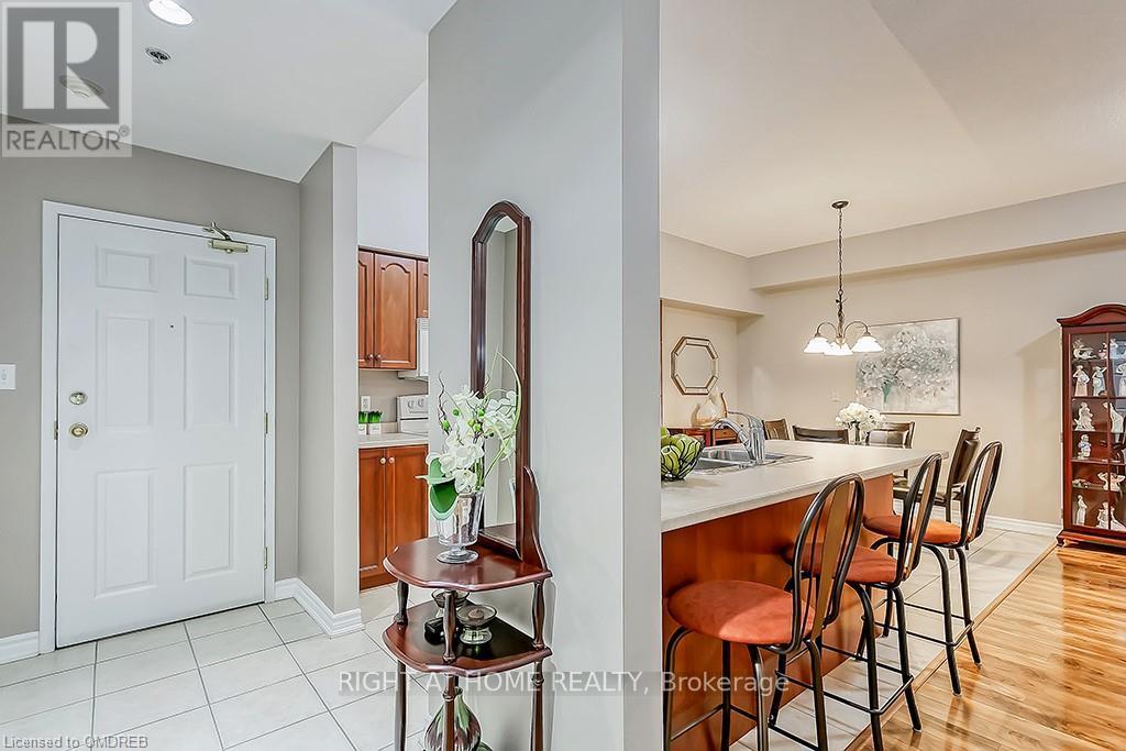 305 - 391 Plains Road E, Burlington, Ontario  L7T 4M2 - Photo 7 - W12614412