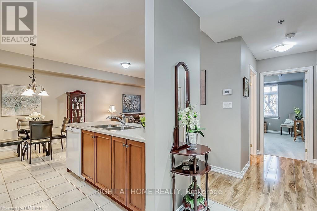 305 - 391 Plains Road E, Burlington, Ontario  L7T 4M2 - Photo 8 - W12614412