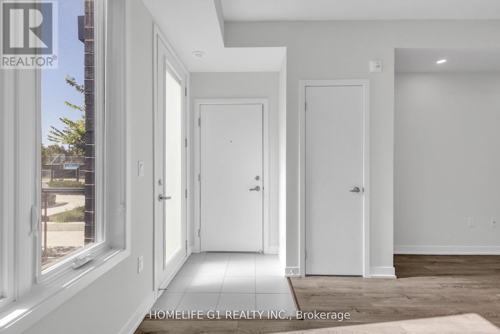 5 - 3429 Ridgeway Drive, Mississauga, Ontario  L5L 0B9 - Photo 2 - W12614416