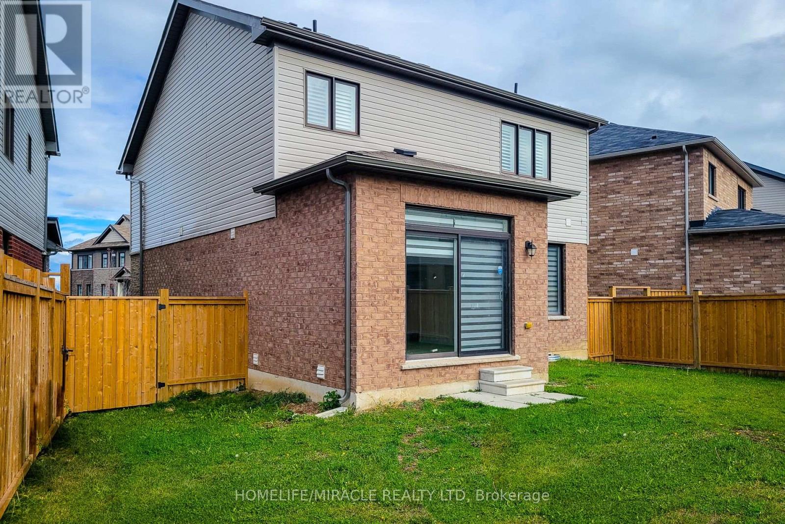 63 Magdalena Street, Hamilton, Ontario  L8J 0M3 - Photo 4 - X12614394