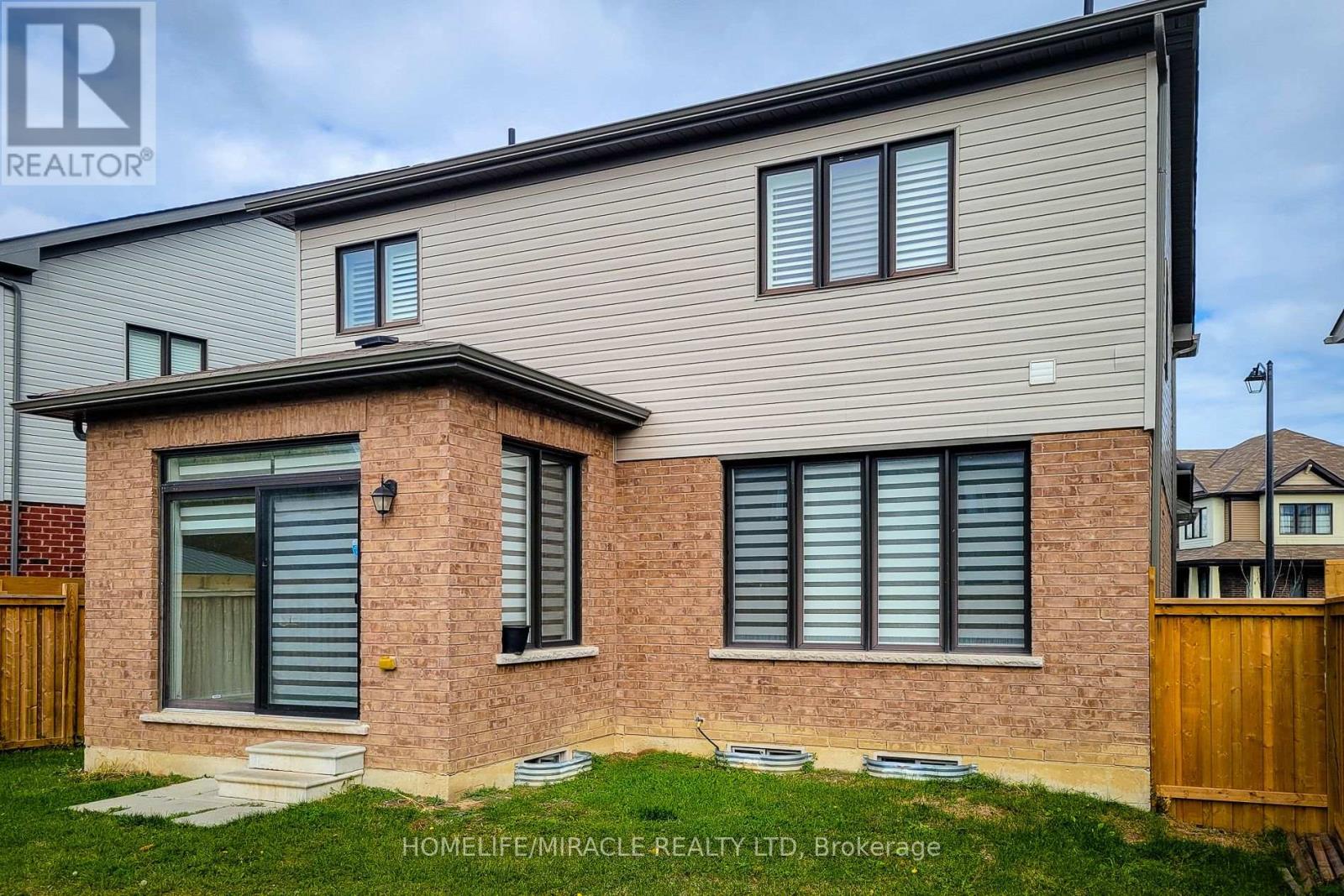 63 Magdalena Street, Hamilton, Ontario  L8J 0M3 - Photo 6 - X12614394