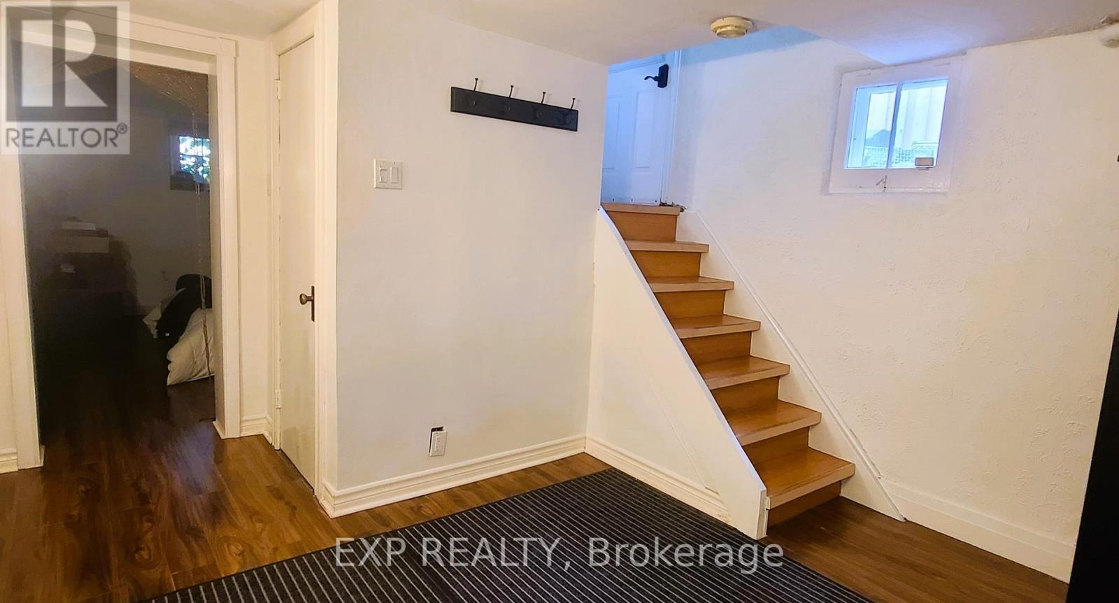 25 Mcclinchy Avenue, Toronto, Ontario  M8X 2H9 - Photo 2 - W12277464