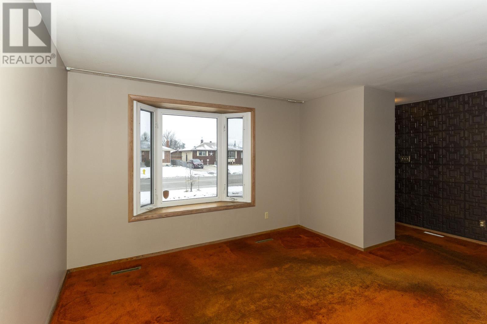 423 Churchill Dr W, Thunder Bay, Ontario  P7C 1V8 - Photo 3 - TB253638