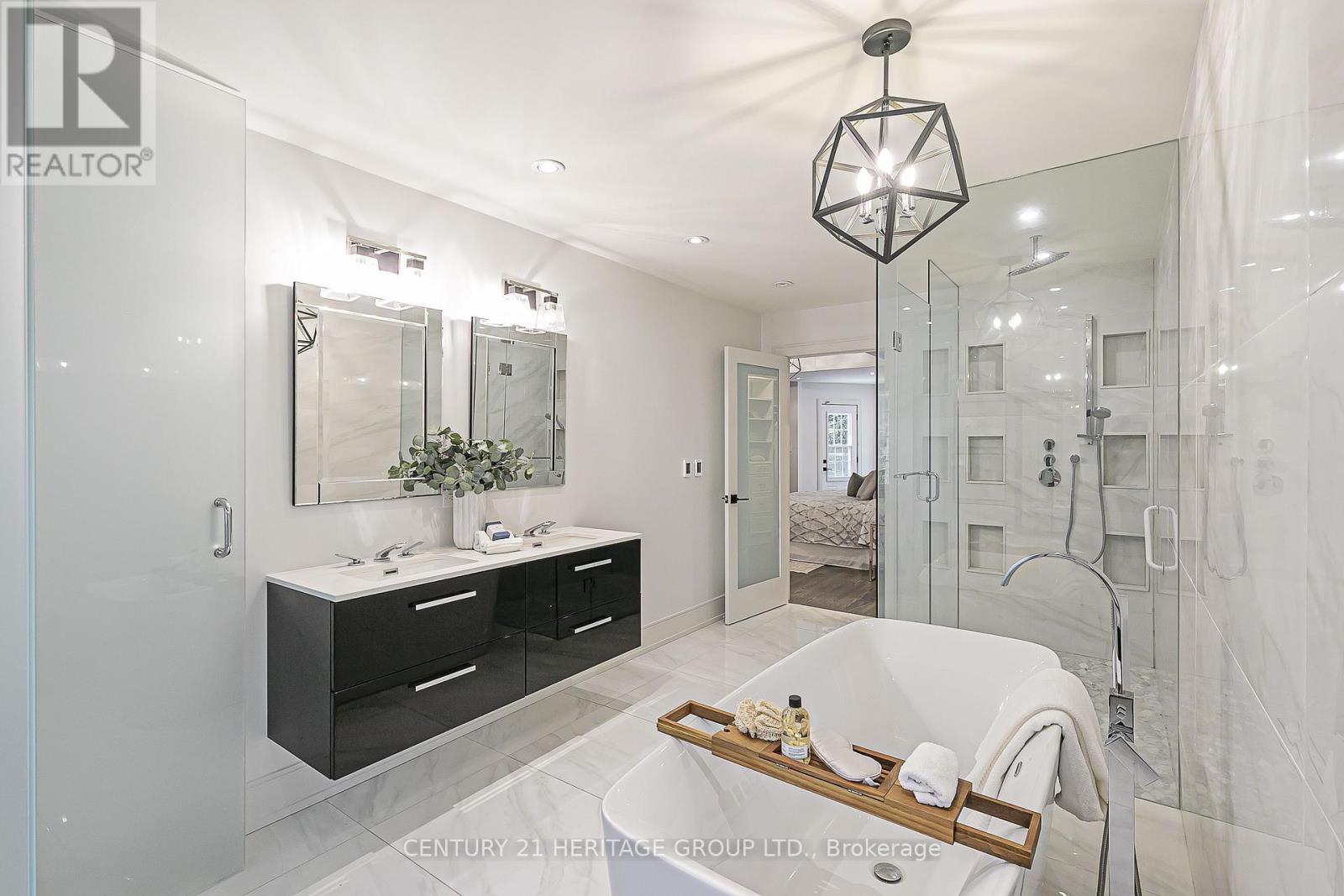 46 Pineneedle Drive, Aurora, Ontario  L4G 4Y6 - Photo 26 - N12456450