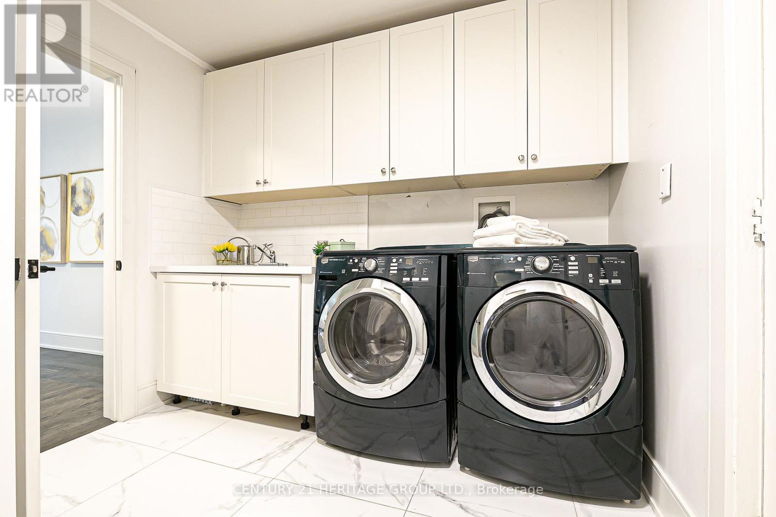 46 Pineneedle Drive, Aurora, Ontario  L4G 4Y6 - Photo 21 - N12456450