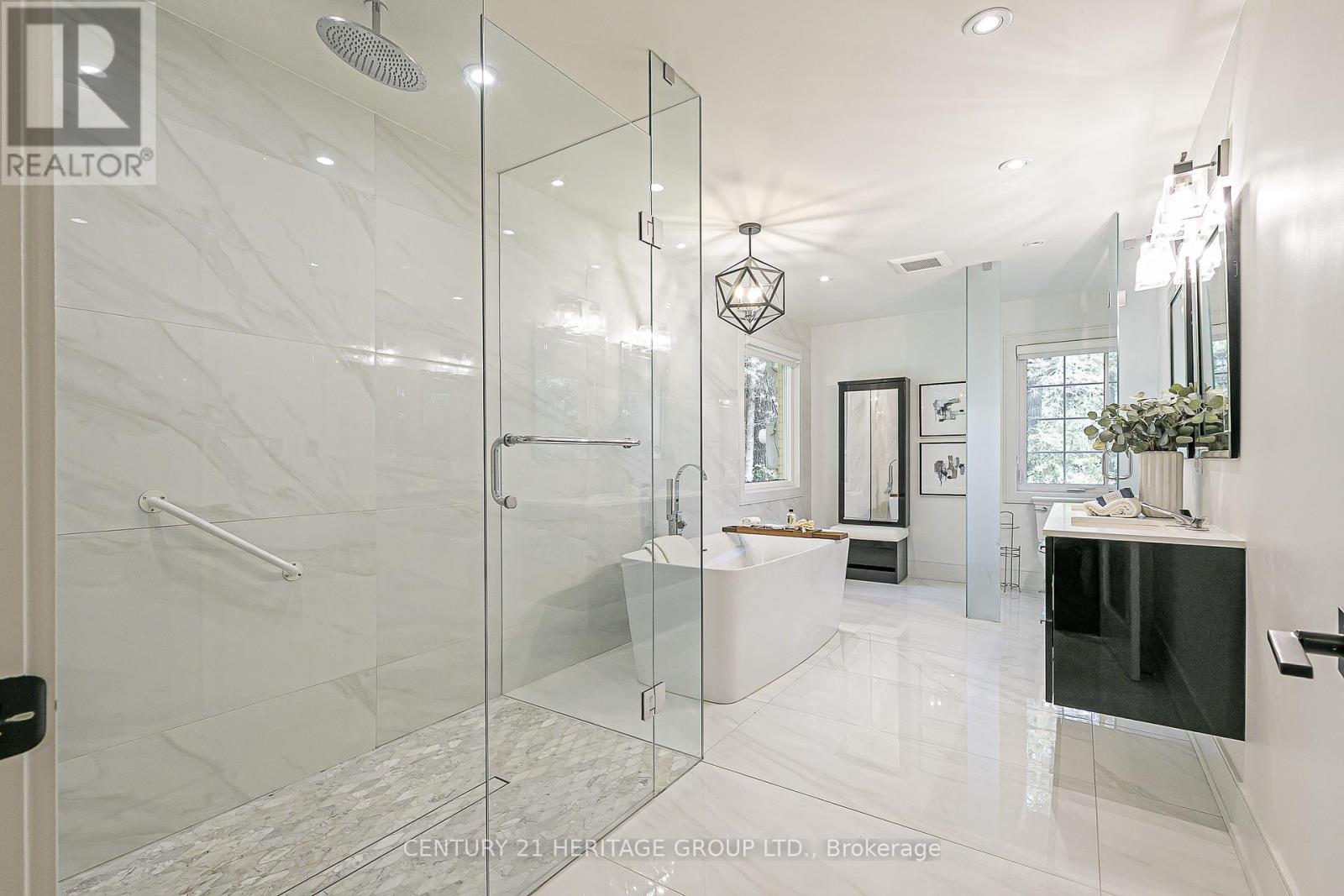 46 Pineneedle Drive, Aurora, Ontario  L4G 4Y6 - Photo 25 - N12456450