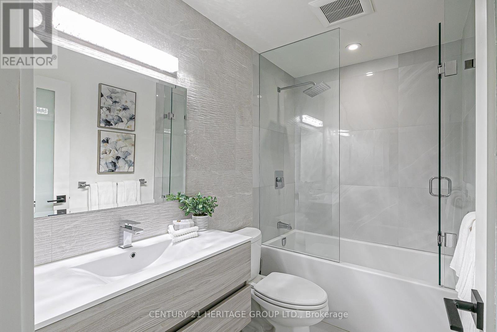 46 Pineneedle Drive, Aurora, Ontario  L4G 4Y6 - Photo 29 - N12456450