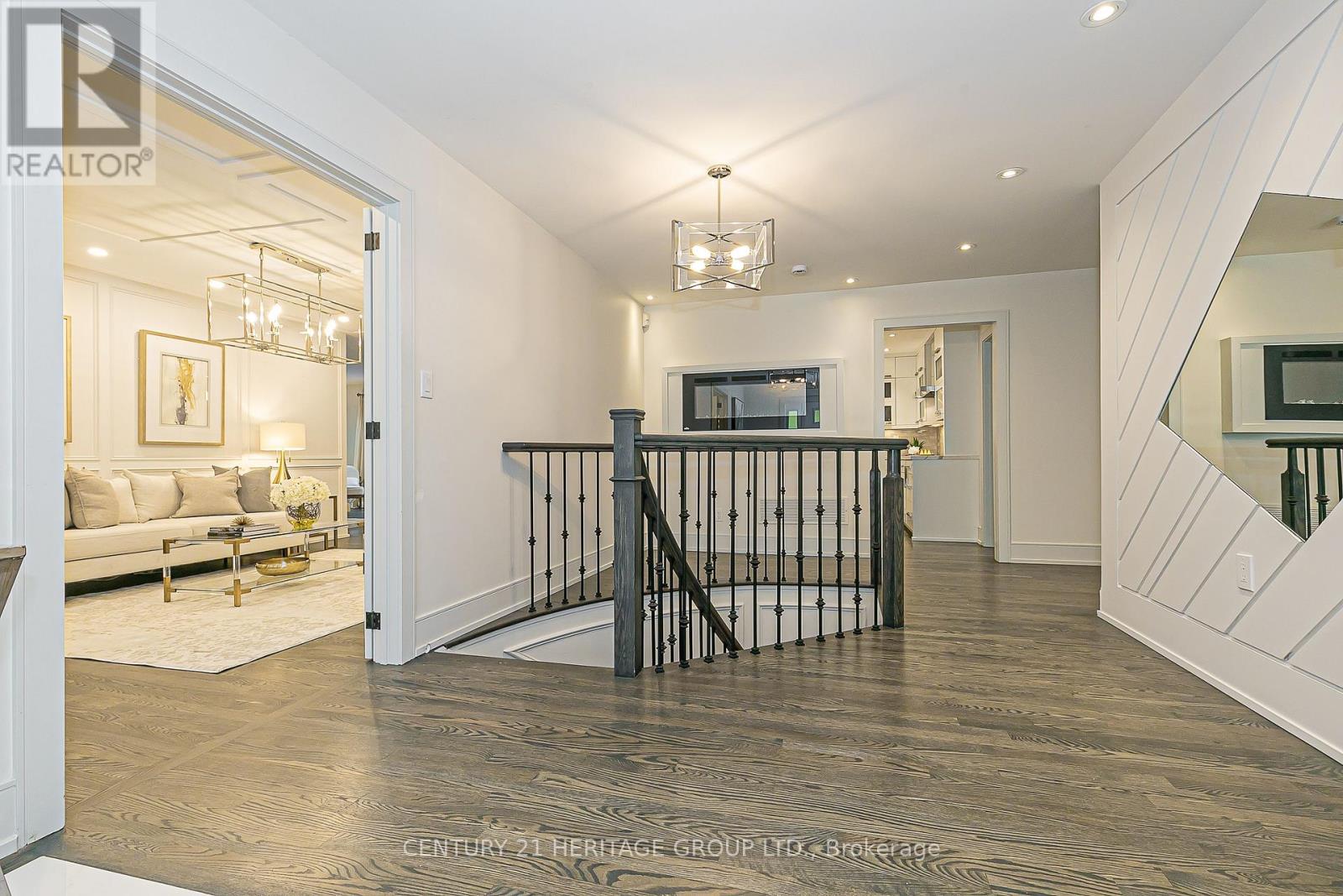 46 Pineneedle Drive, Aurora, Ontario  L4G 4Y6 - Photo 5 - N12456450