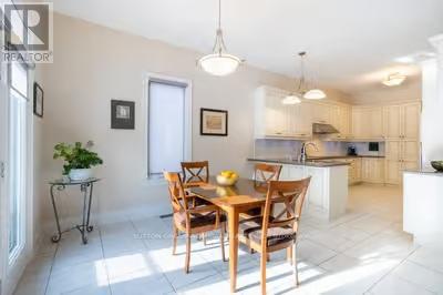 203 Hunterwood Chase, Vaughan, Ontario  L6A 4A8 - Photo 5 - N12614420