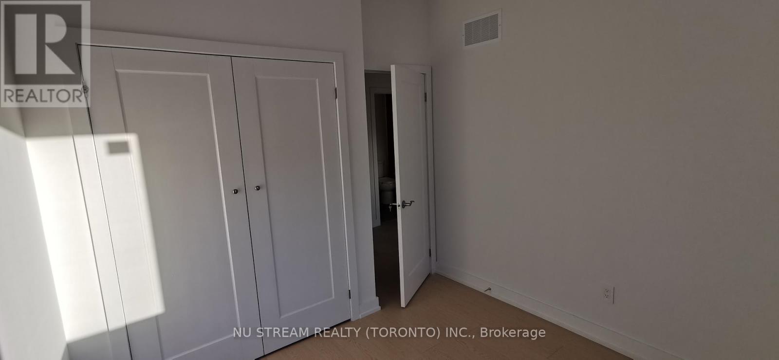 9 Carl Hill Lane, Richmond Hill, Ontario  L4C 5W8 - Photo 10 - N12614456