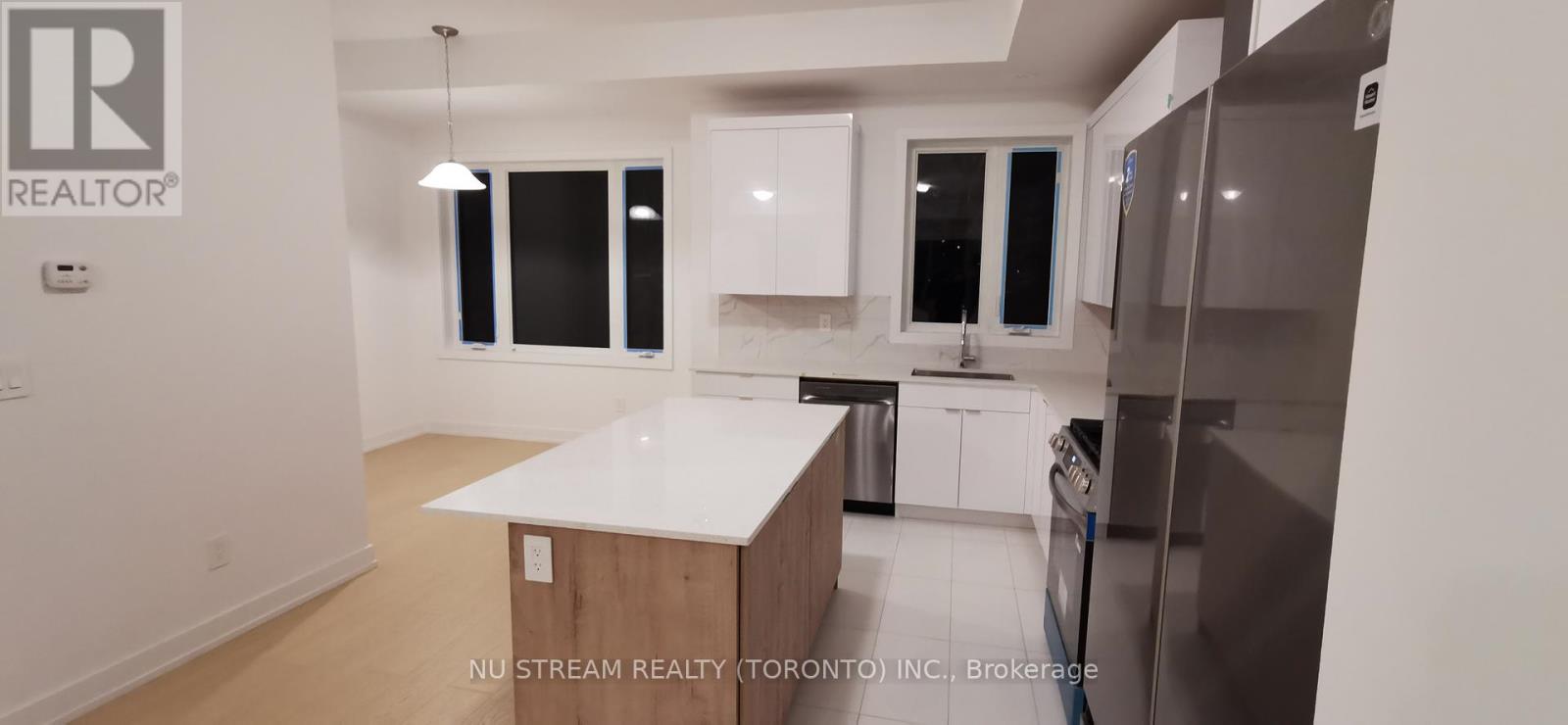 9 Carl Hill Lane, Richmond Hill, Ontario  L4C 5W8 - Photo 6 - N12614456