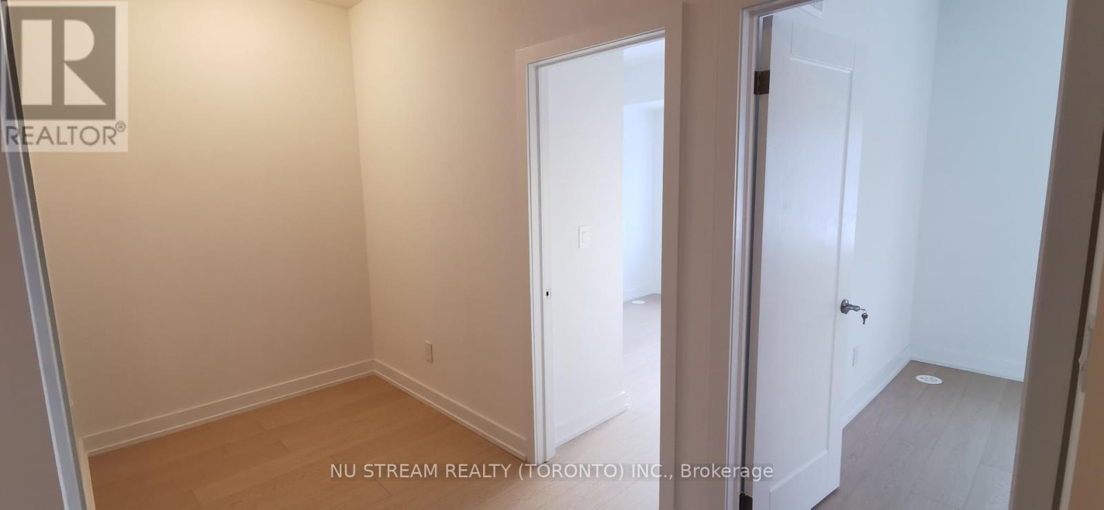 9 Carl Hill Lane, Richmond Hill, Ontario  L4C 5W8 - Photo 9 - N12614456