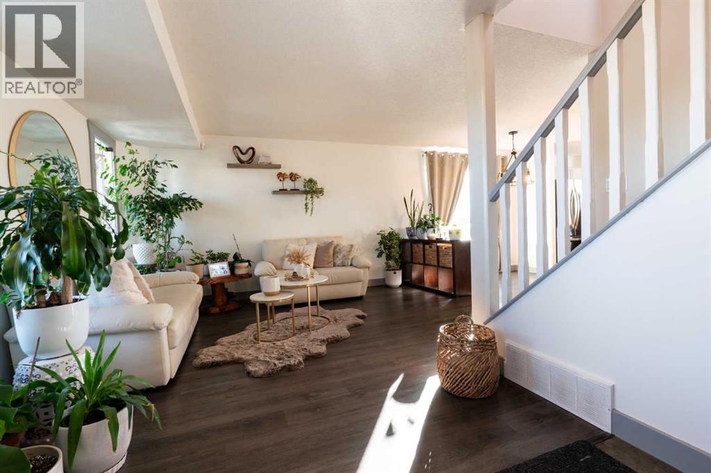 6902 90 Street, Grande Prairie, Alberta  T8X 0C1 - Photo 3 - A2273005