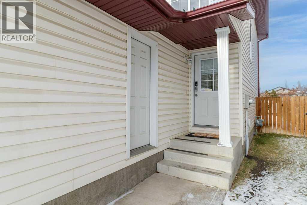 3 Amlee Close, Red Deer, Alberta  T4R 3G2 - Photo 2 - A2273155