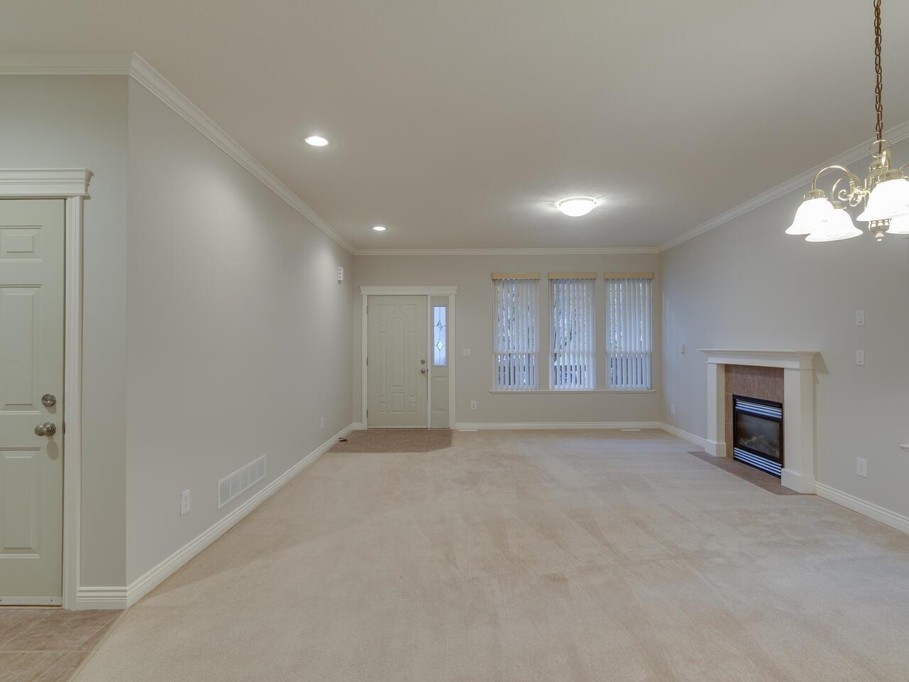 33833 Findlay Court, Mission, British Columbia  V2V 7P6 - Photo 9 - R3071400