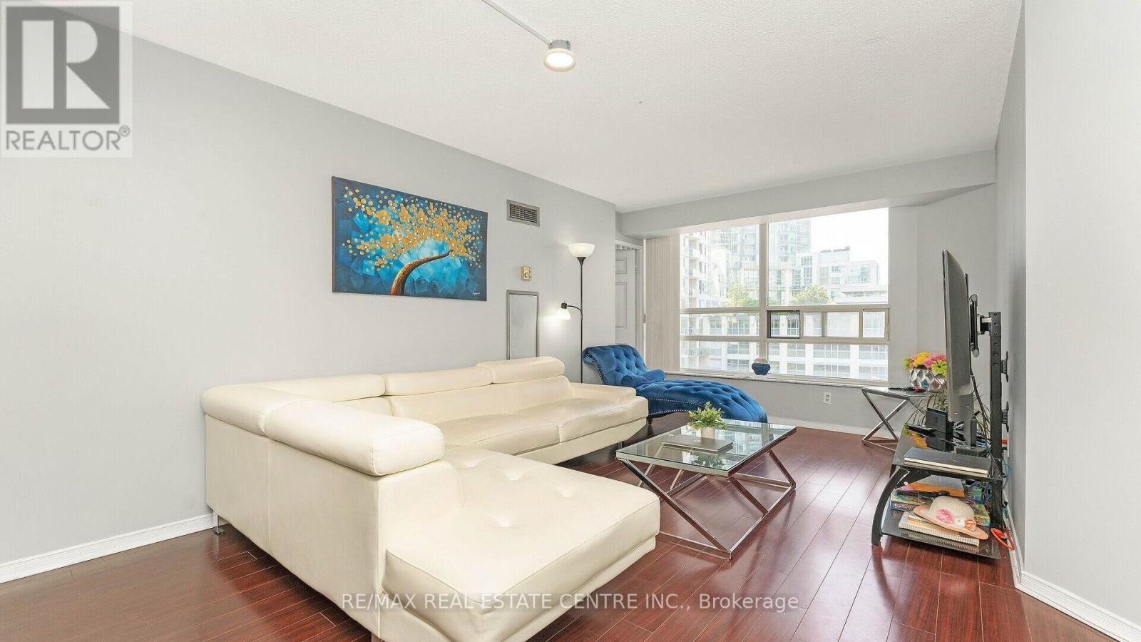 612 - 250 Webb Drive, Mississauga, Ontario  L5B 3Z4 - Photo 10 - W12614424