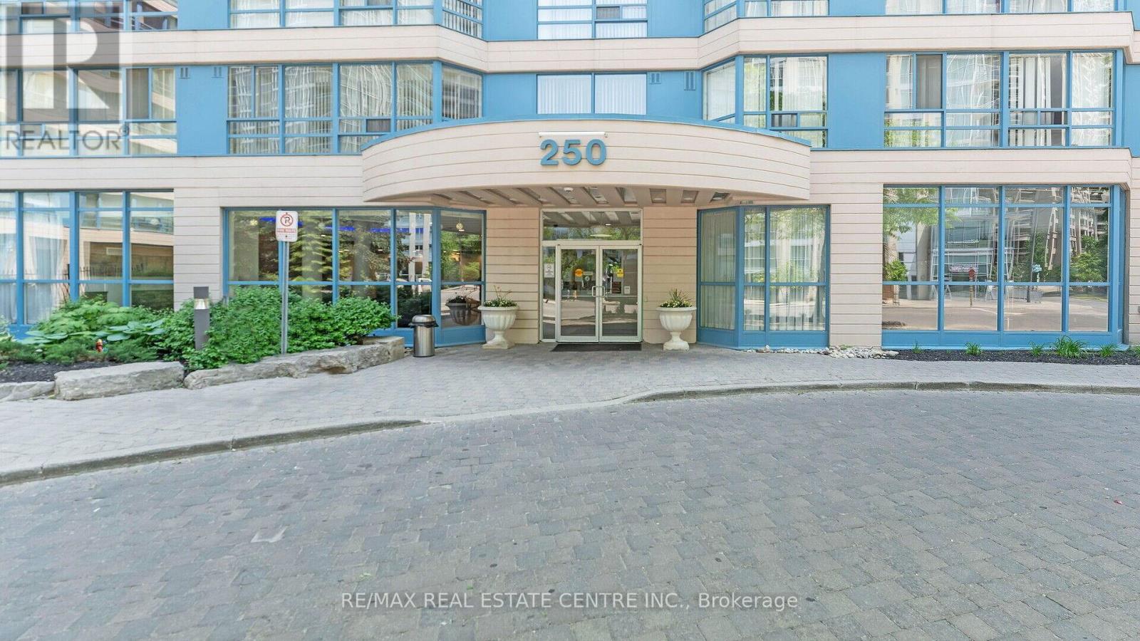 612 - 250 Webb Drive, Mississauga, Ontario  L5B 3Z4 - Photo 3 - W12614424