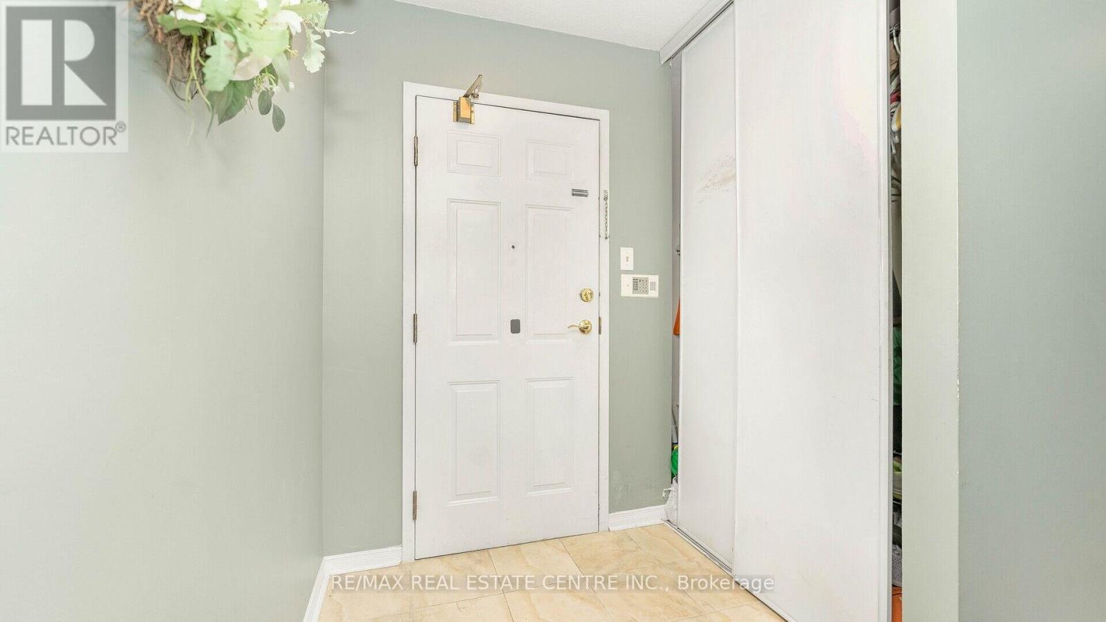 612 - 250 Webb Drive, Mississauga, Ontario  L5B 3Z4 - Photo 8 - W12614424