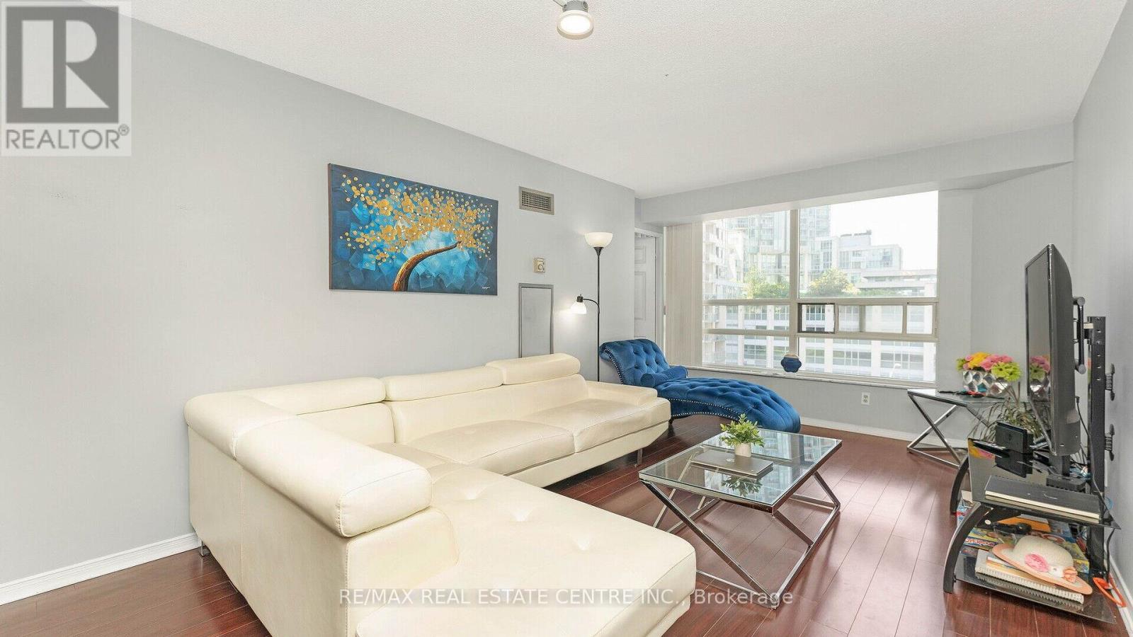 612 - 250 Webb Drive, Mississauga, Ontario  L5B 3Z4 - Photo 9 - W12614424