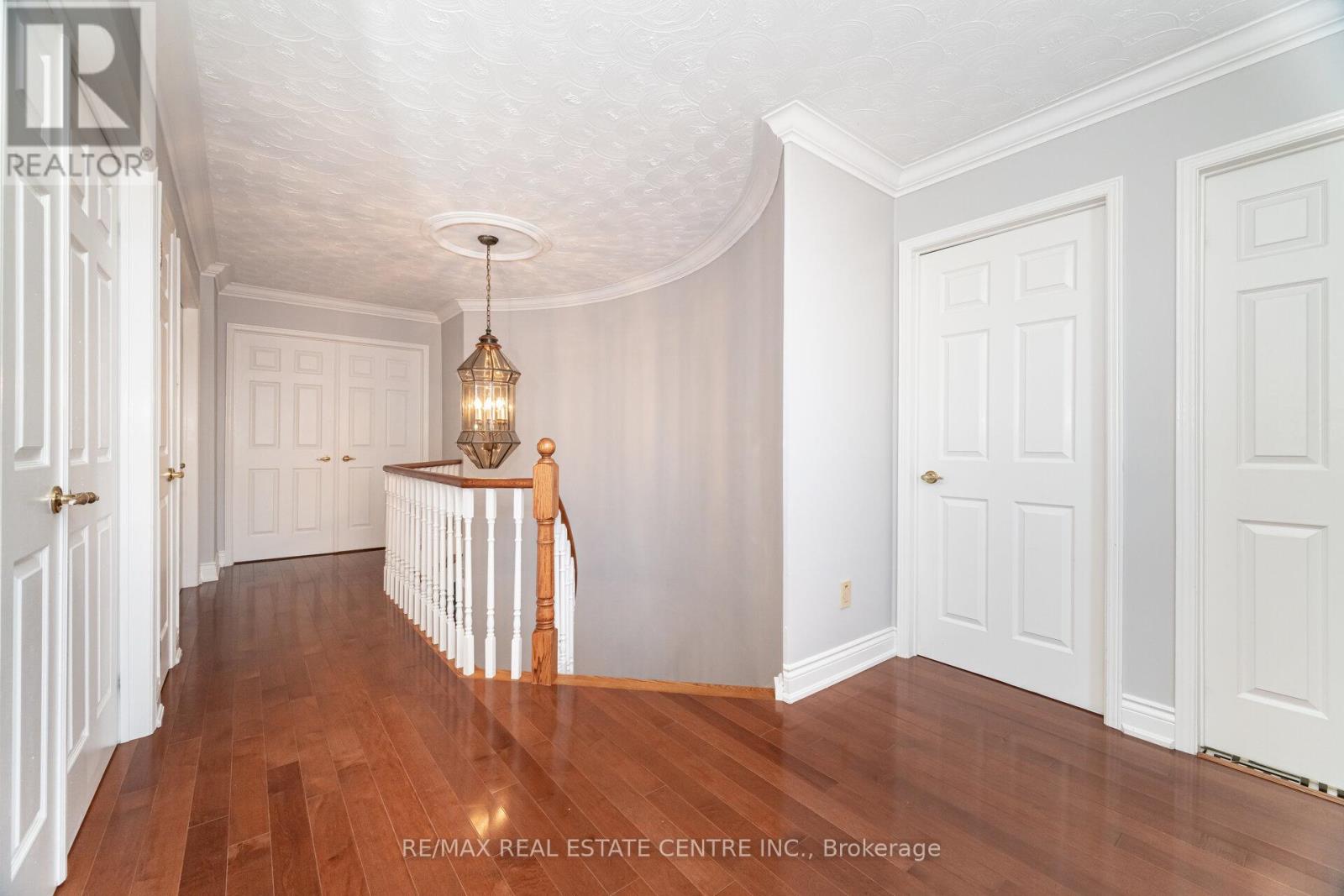 15 Brookbank Court, Brampton, Ontario  L6Z 3G4 - Photo 10 - W12614436