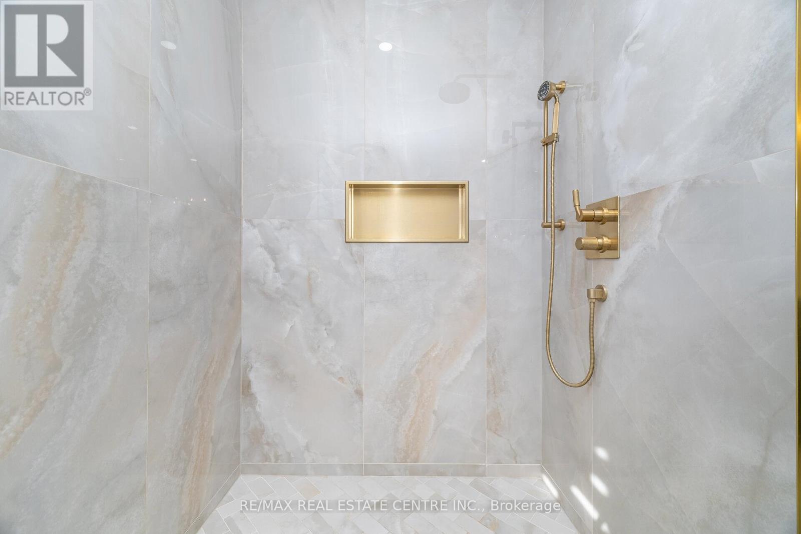 15 Brookbank Court, Brampton, Ontario  L6Z 3G4 - Photo 18 - W12614436