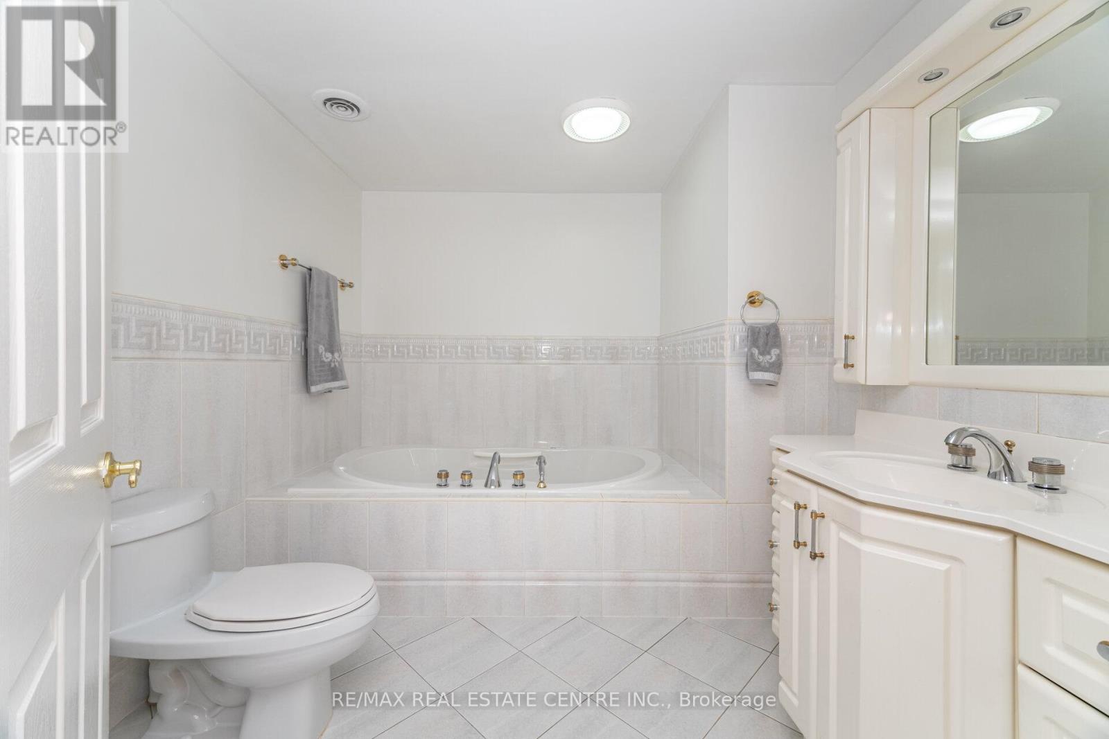 15 Brookbank Court, Brampton, Ontario  L6Z 3G4 - Photo 24 - W12614436