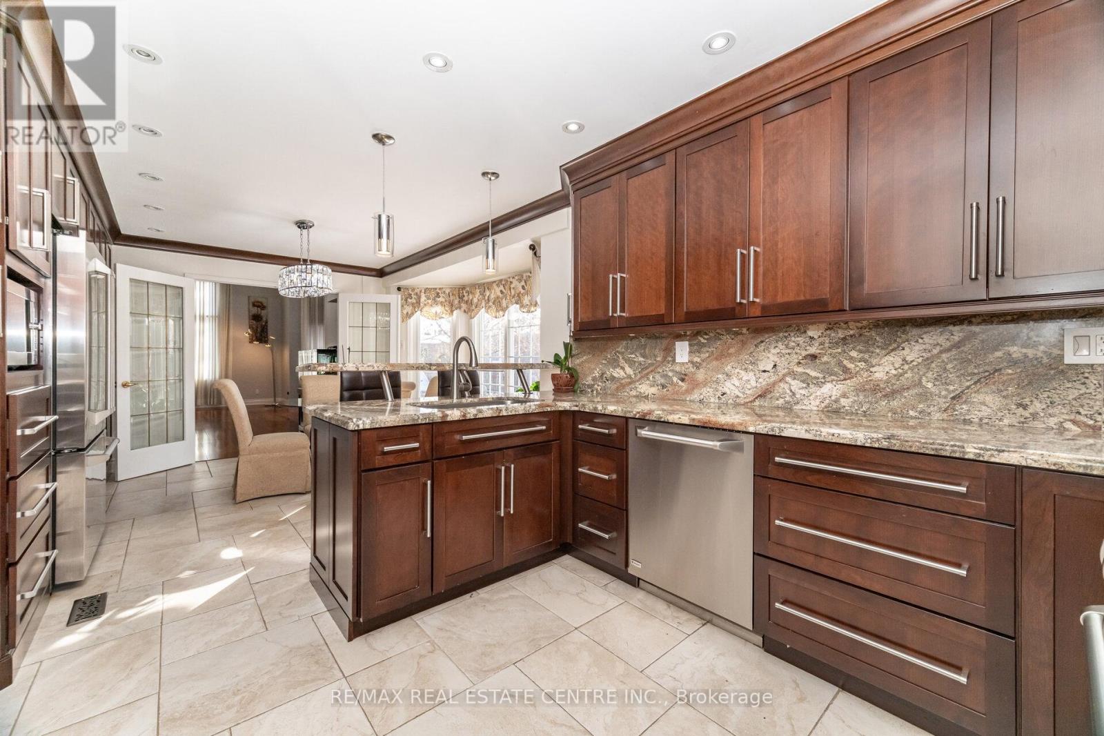 15 Brookbank Court, Brampton, Ontario  L6Z 3G4 - Photo 38 - W12614436