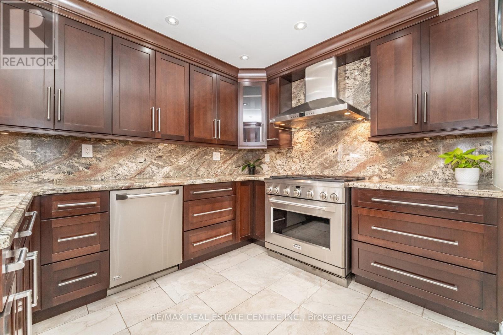 15 Brookbank Court, Brampton, Ontario  L6Z 3G4 - Photo 39 - W12614436