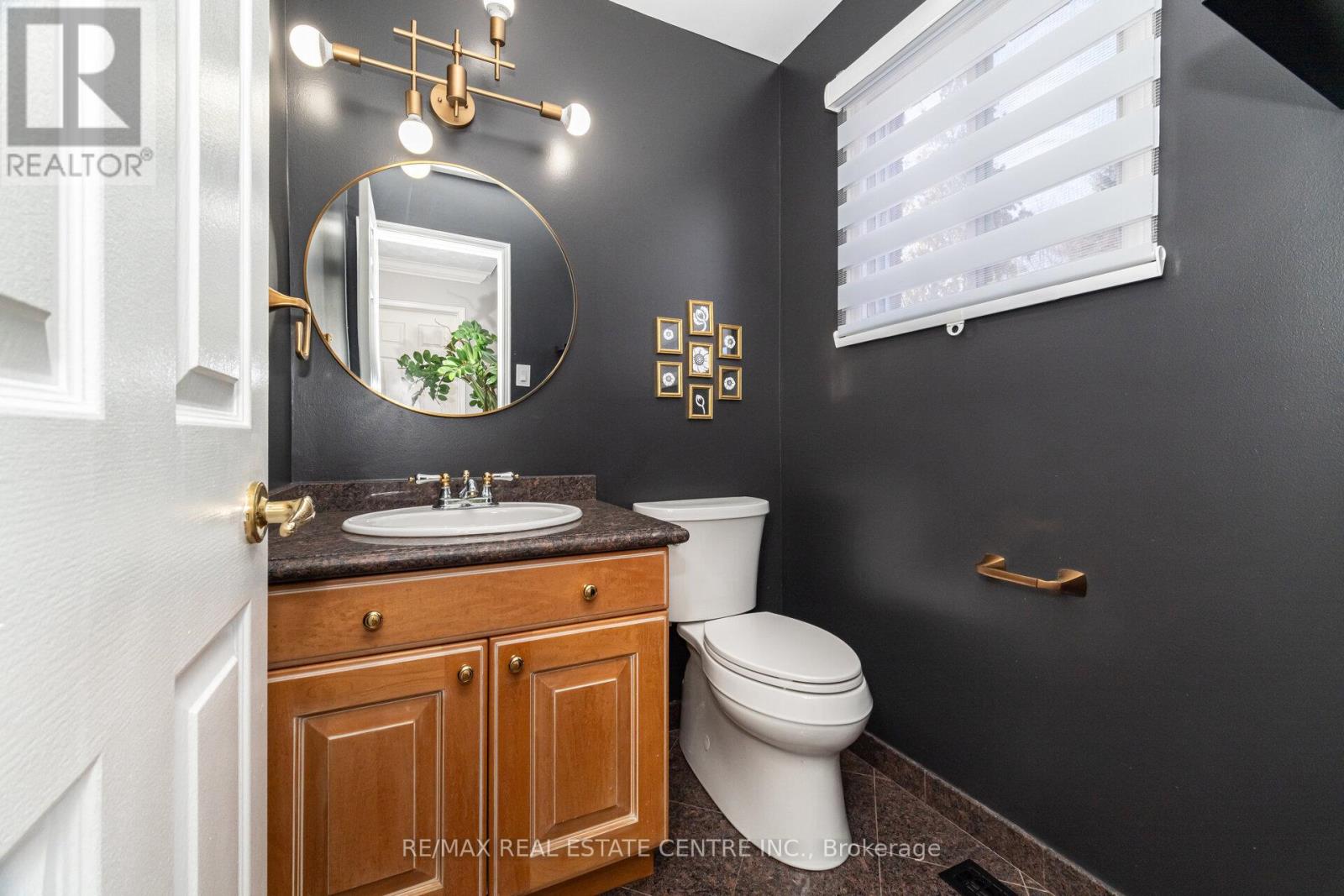 15 Brookbank Court, Brampton, Ontario  L6Z 3G4 - Photo 8 - W12614436