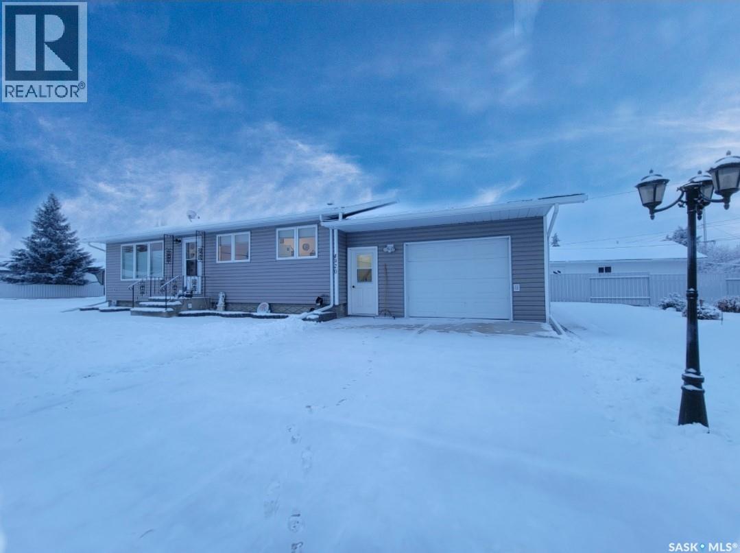 4920 Express AVENUE, Macklin, Saskatchewan