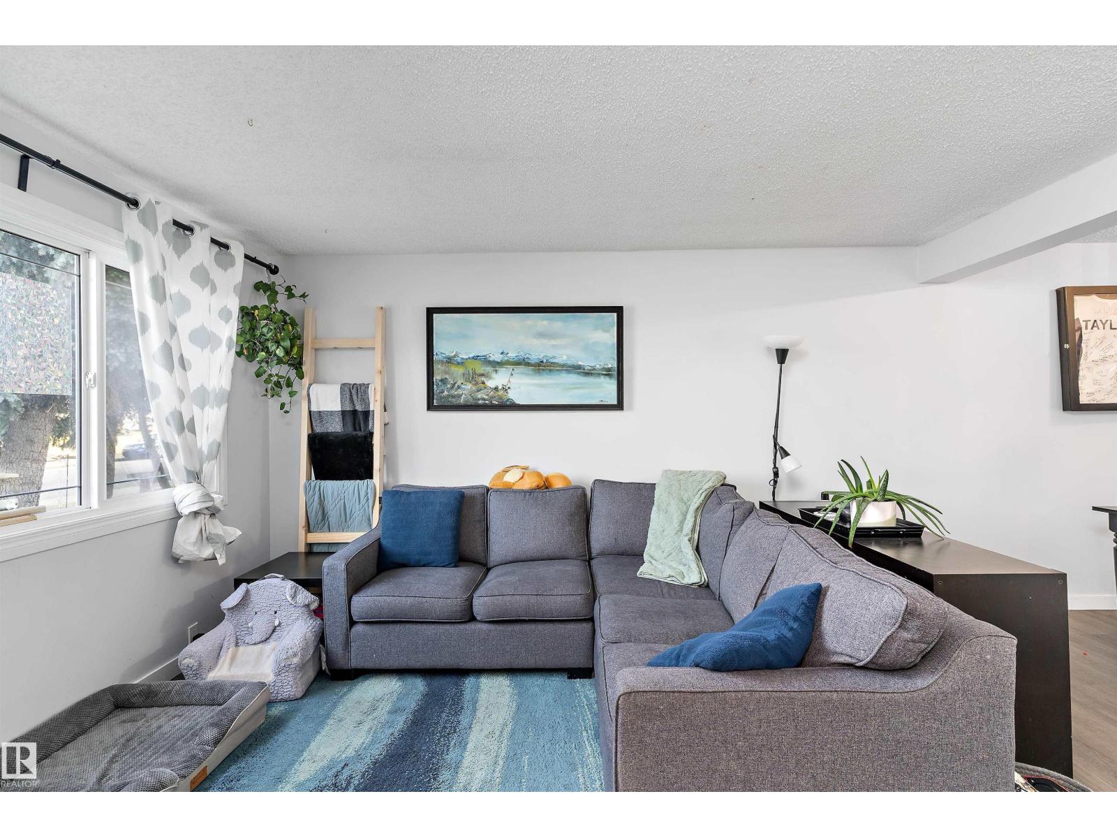 3320 48 St Nw, Edmonton, Alberta  T6L 4J1 - Photo 3 - E4465733