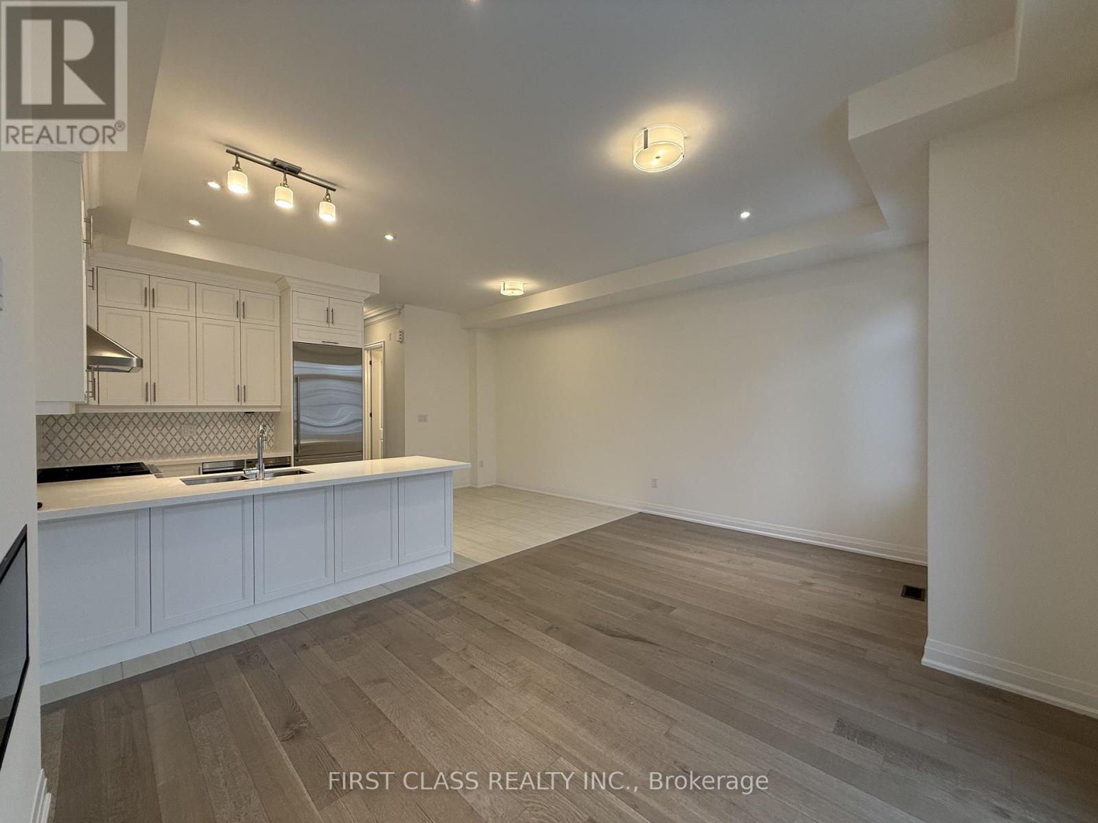 28 Gardeners Lane, Markham, Ontario  L6C 3L5 - Photo 10 - N12614472