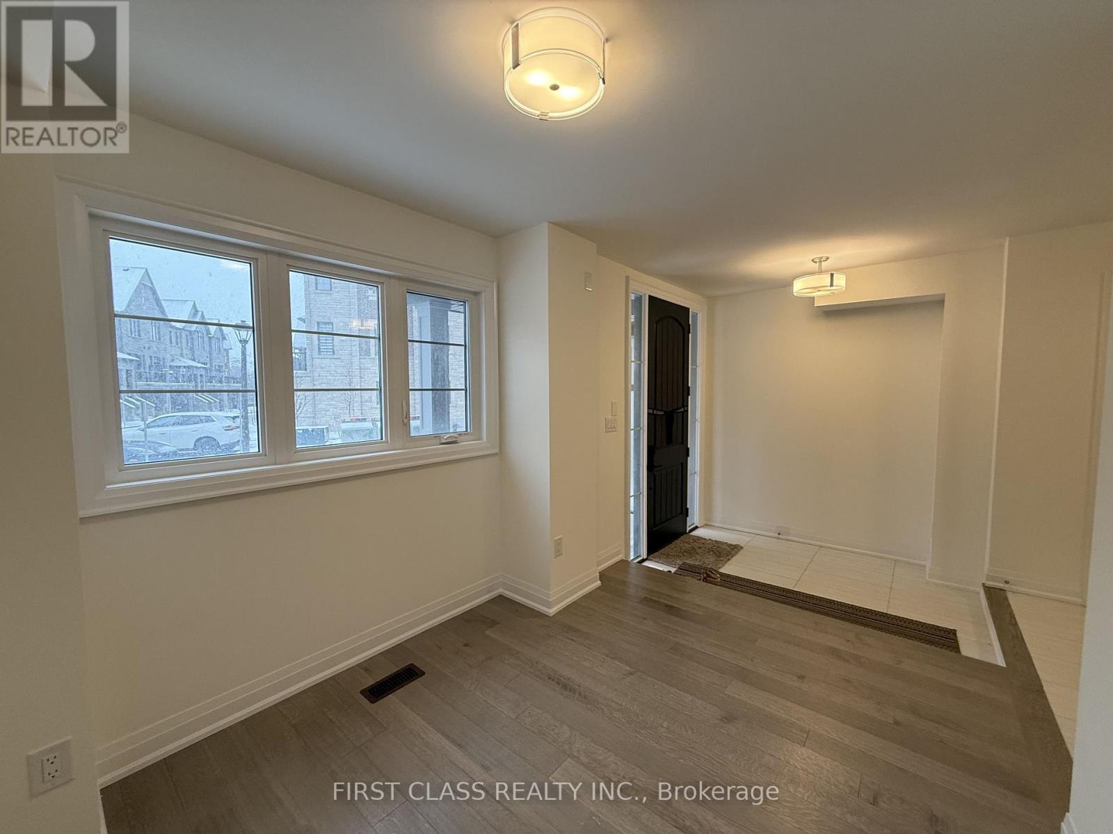 28 Gardeners Lane, Markham, Ontario  L6C 3L5 - Photo 2 - N12614472