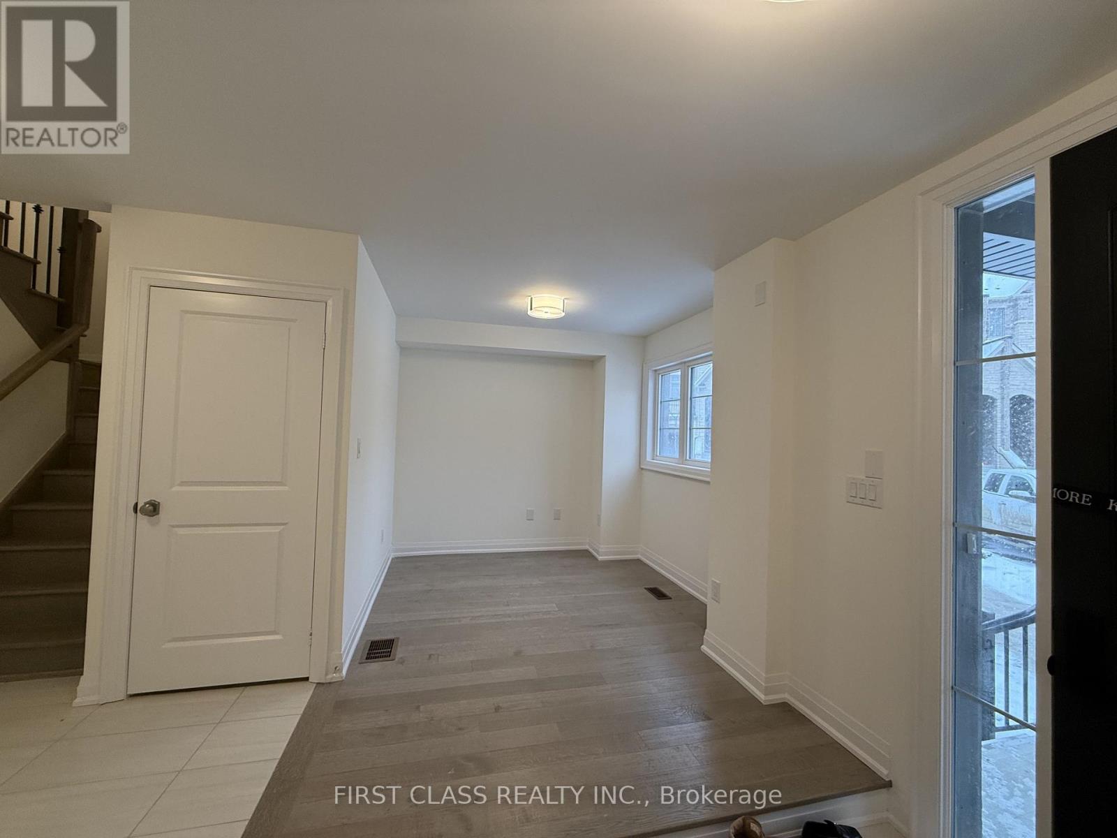 28 Gardeners Lane, Markham, Ontario  L6C 3L5 - Photo 3 - N12614472