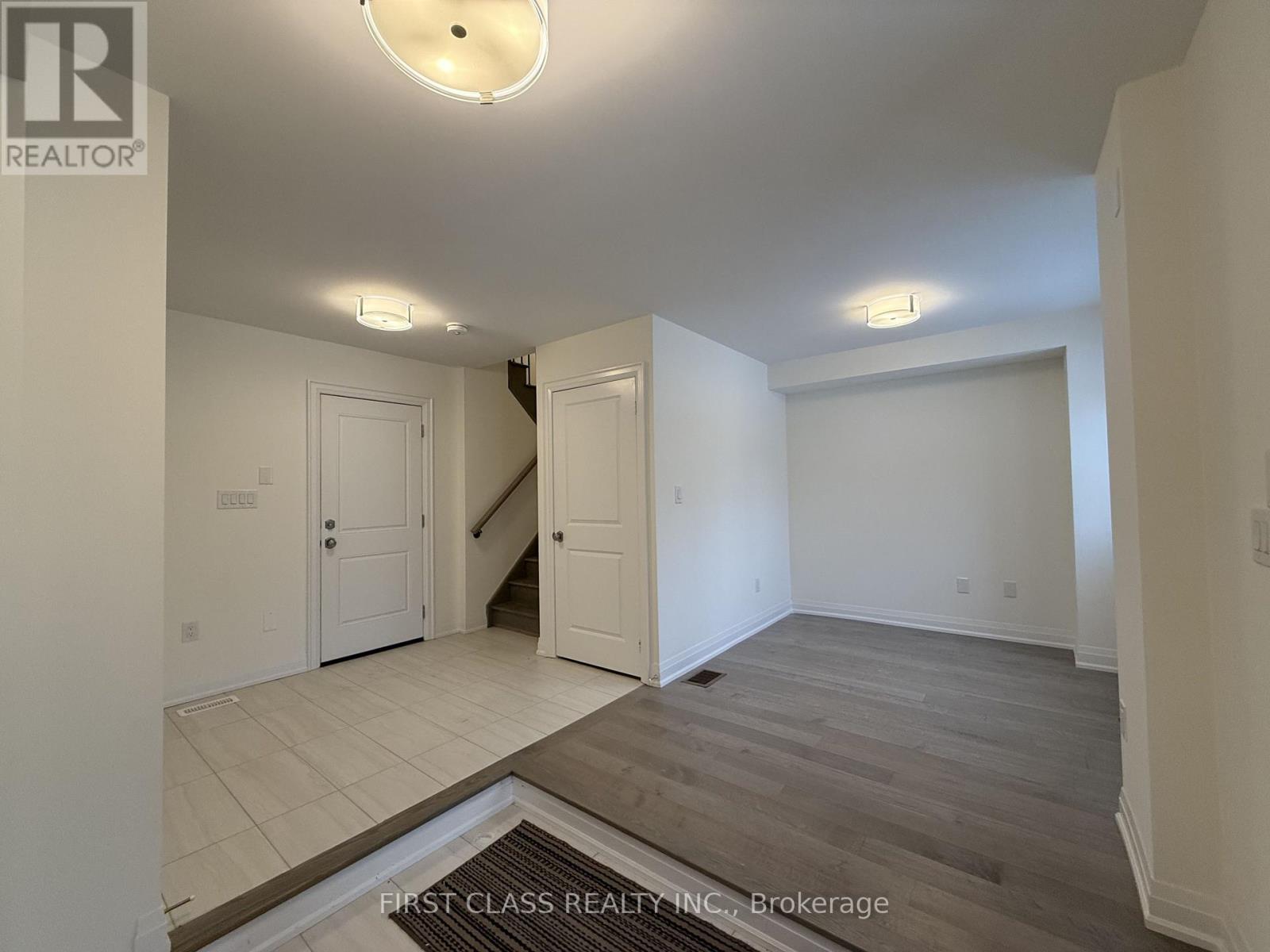 28 Gardeners Lane, Markham, Ontario  L6C 3L5 - Photo 4 - N12614472